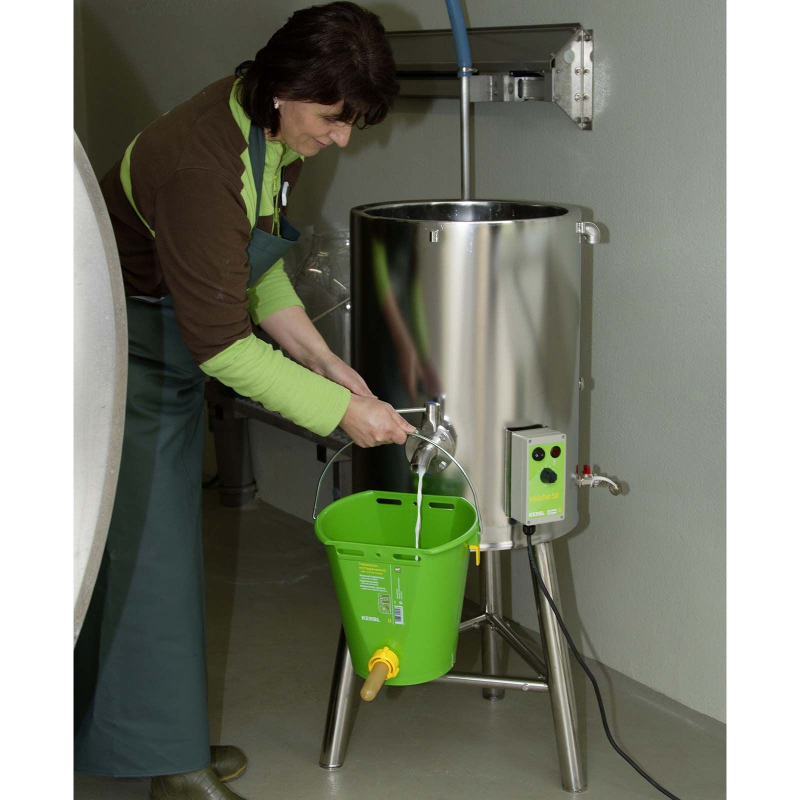 Kerbl MilkPot 50 tejmelegítő vízfürdővel, 50 liter, használat közben