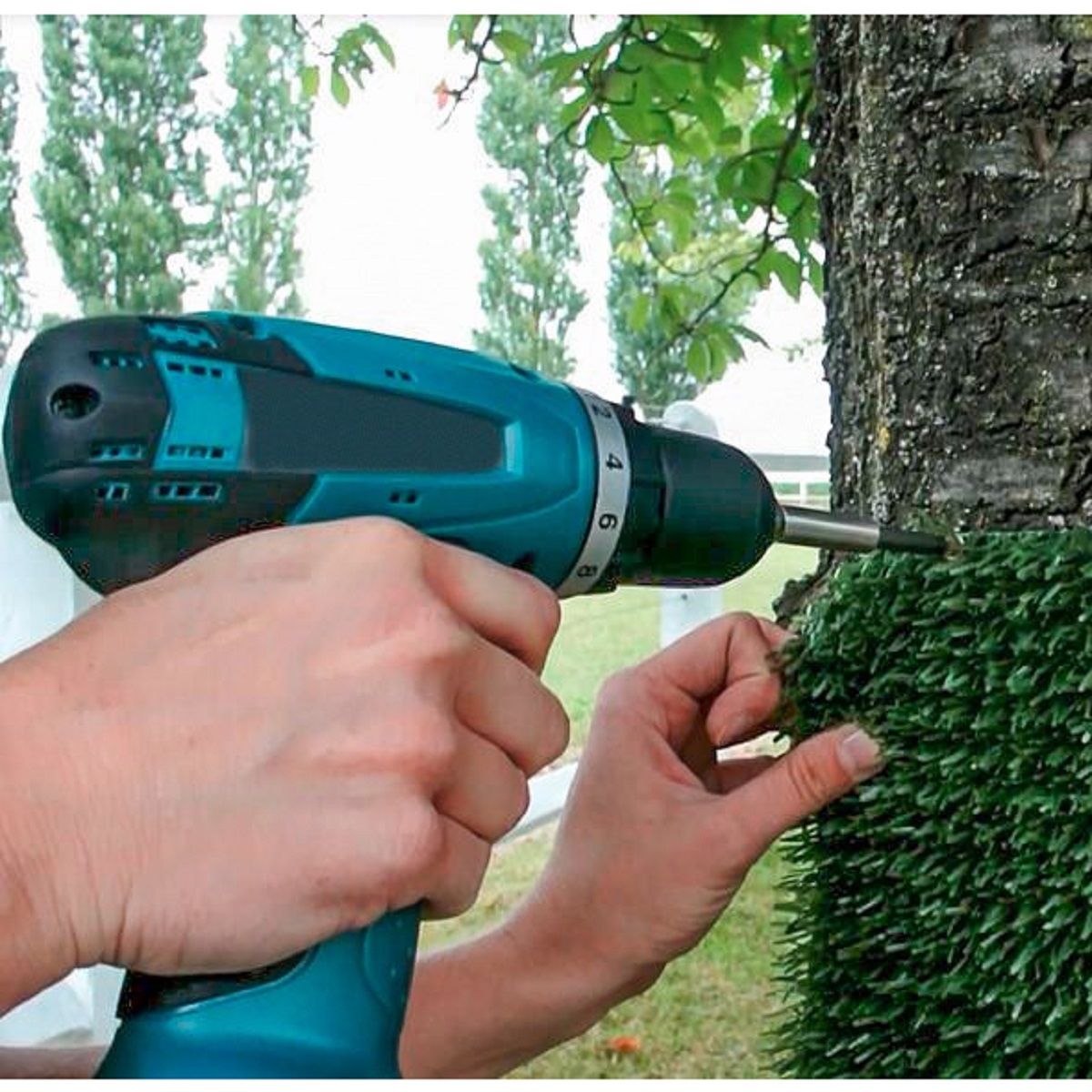 Kerbl Tapis grattoir et de nettoyage KratzPad pour chevaux, vert, flexible, 55 x 90 cm