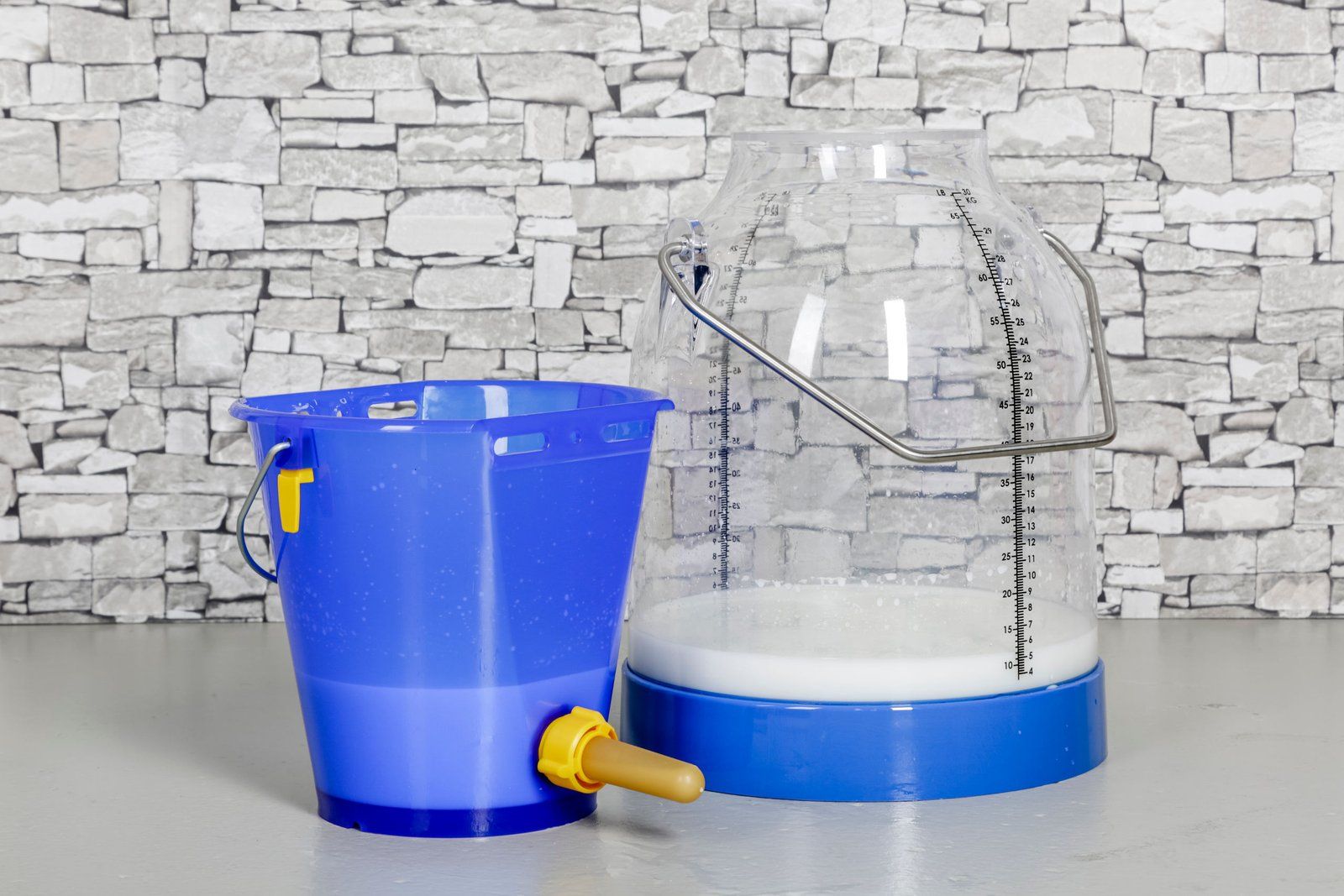 Kerbl Plastic Milking Pail 30 L, Handle Height 143 mm, blue