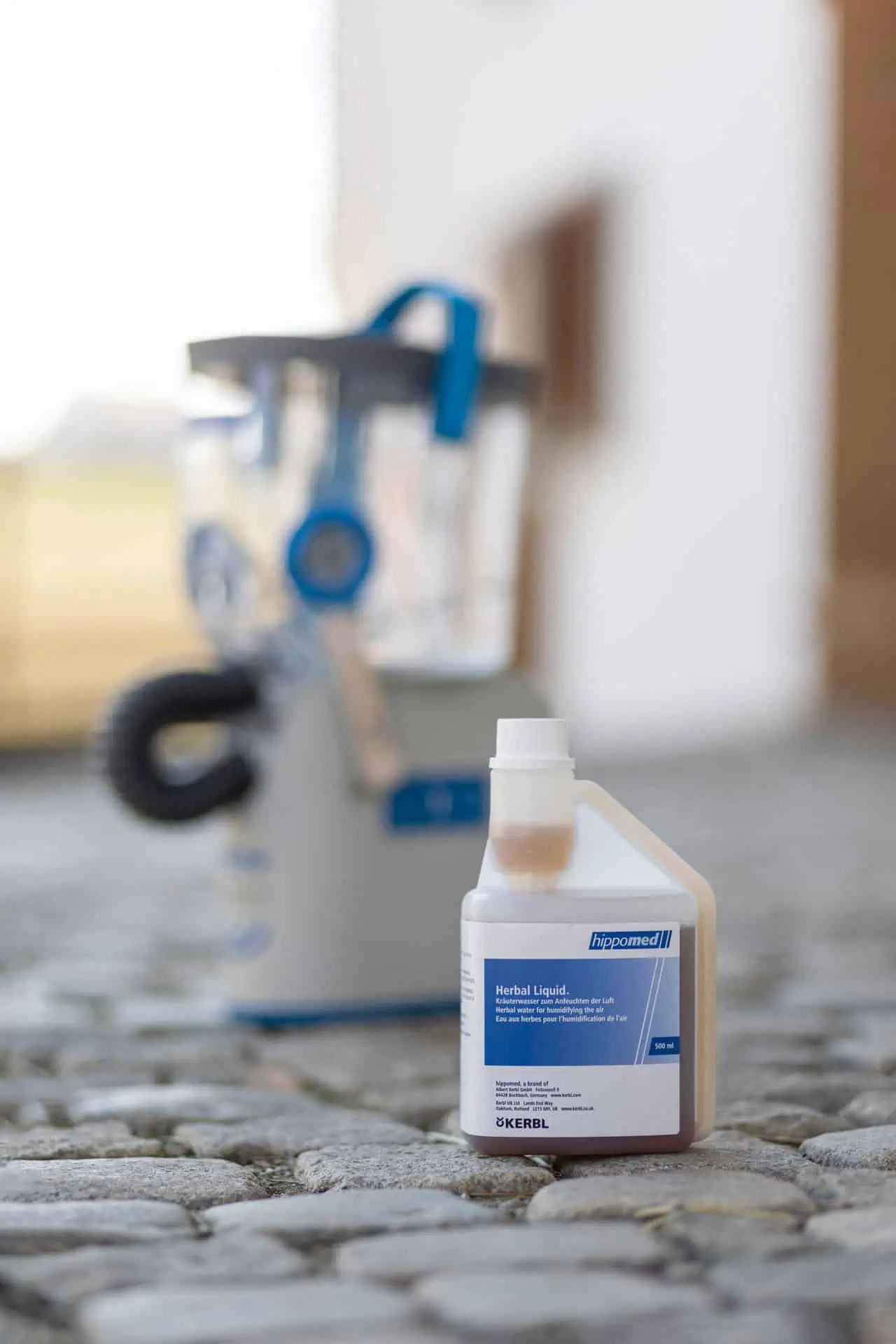 Hippomed Herbal Liquid for Horses, Airway Care, 500 ml, in use