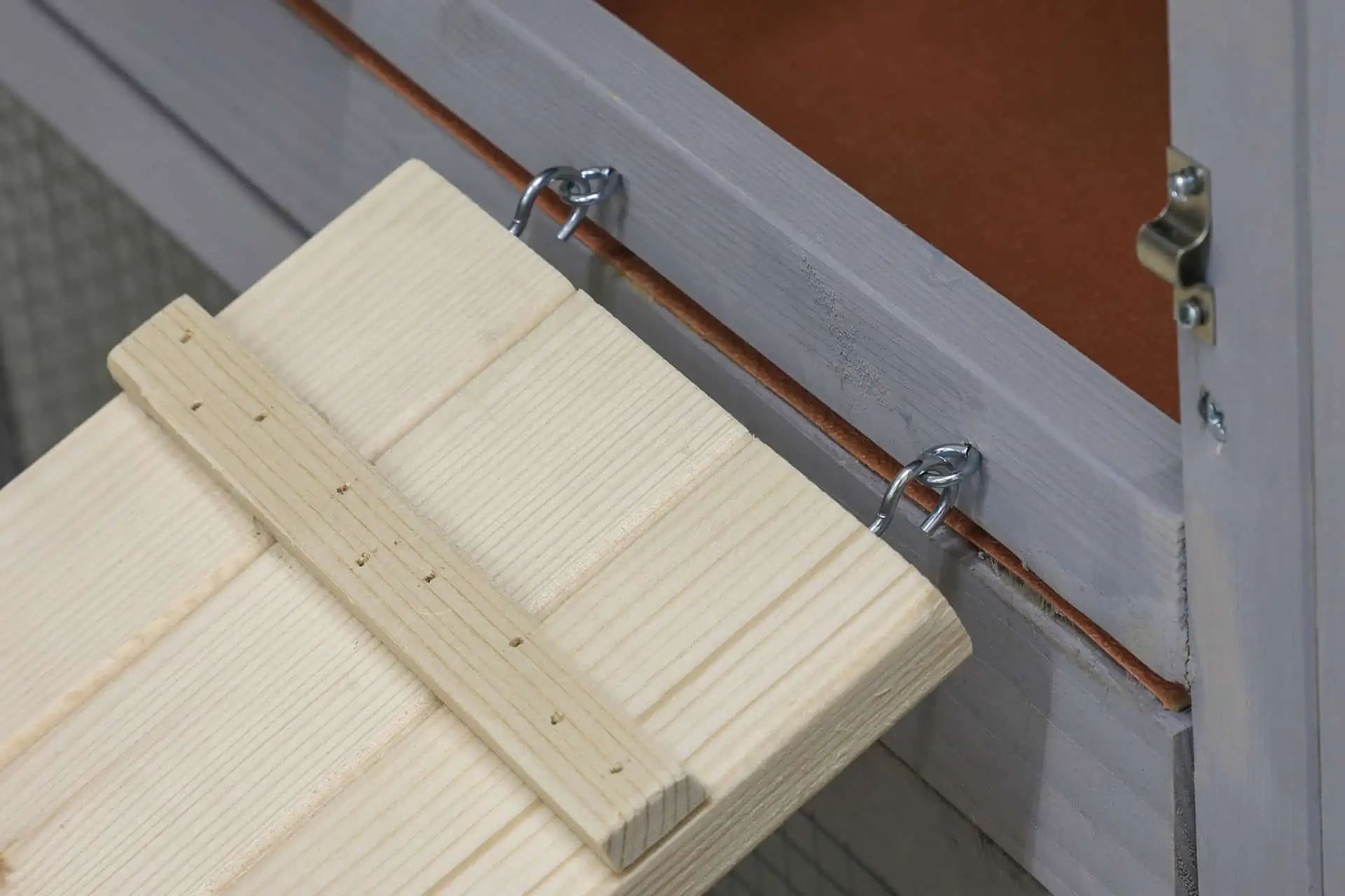 Scala per polli in legno Kerbl Hobbyfarming, robusta e stabile, dettaglio, supporto