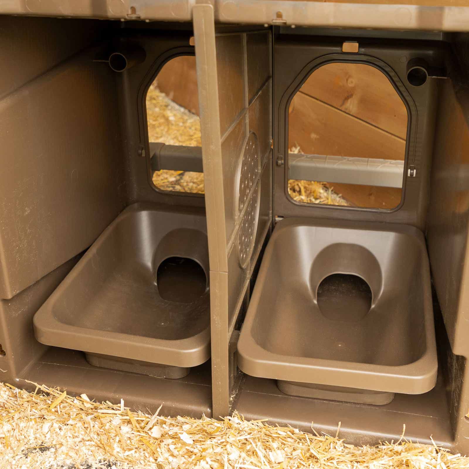 Kerbl Plateau de nidification pour double pondoir, plastique recyclé, en utilisation, à l'écurie
