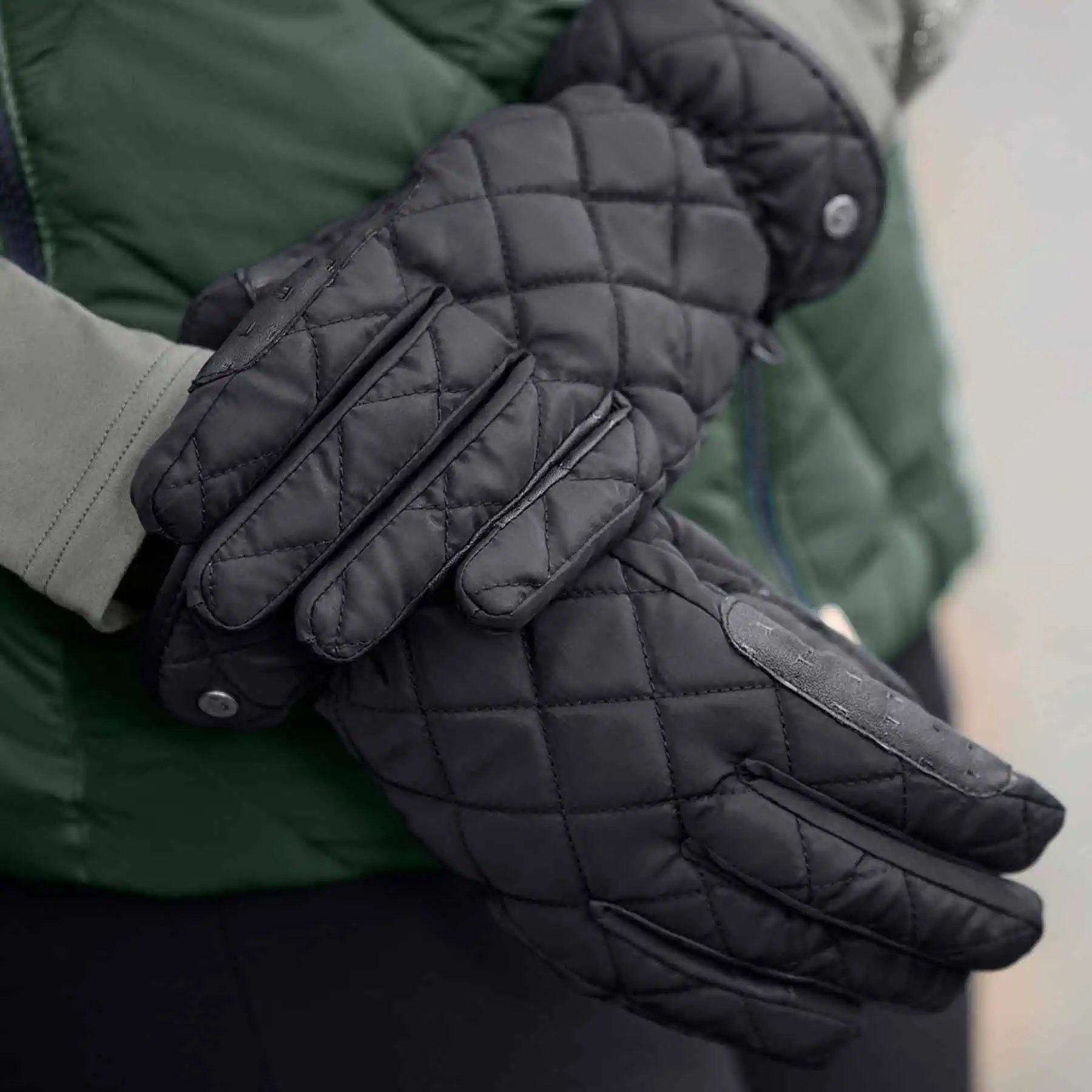 Gants d'équitation ELT Diamond Winter, coupe-vent et déperlants, en utilisation, dans la main