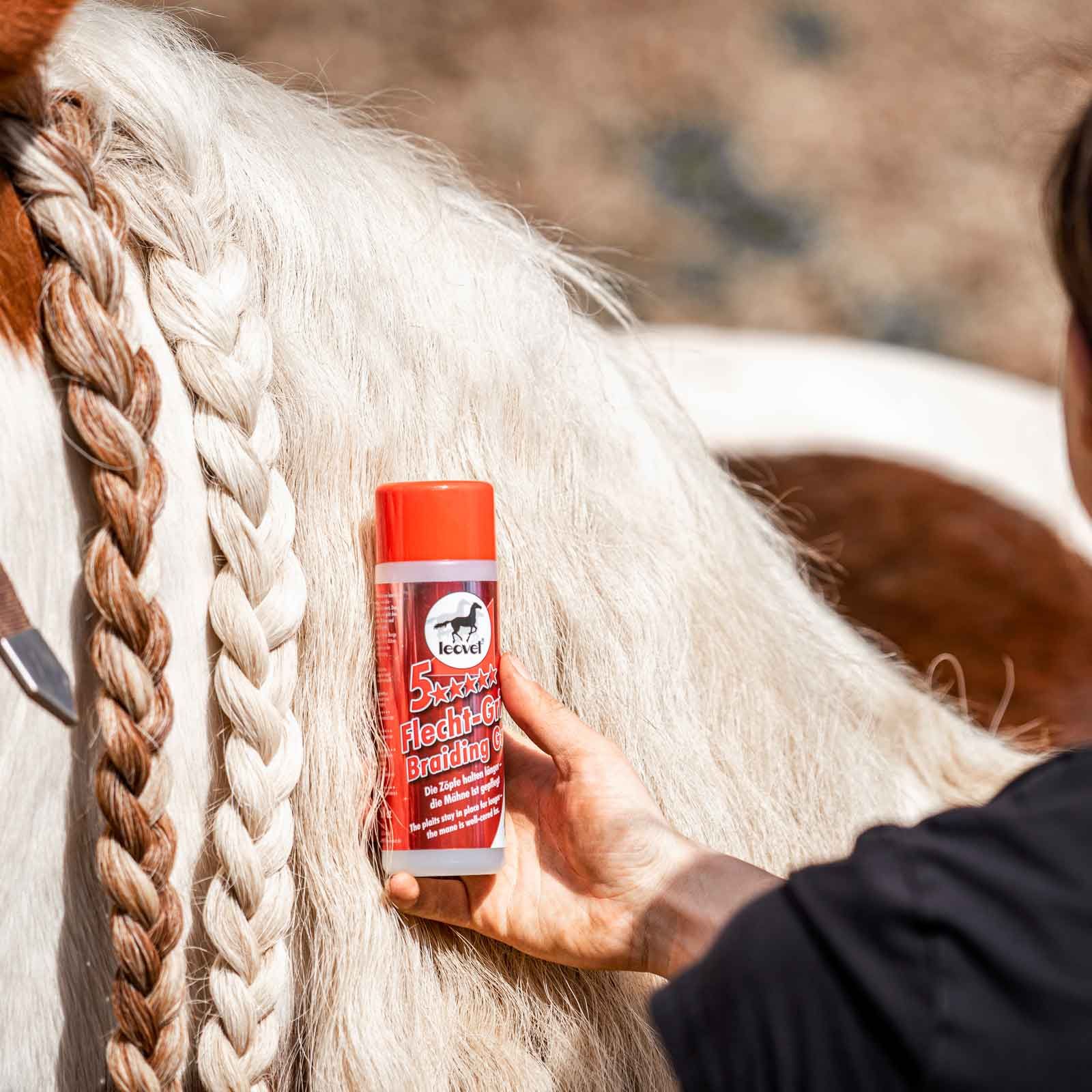 Leovet 5-Star fonatgél lósörény és -farok fonáshoz, 200 ml, használat közben, kézben