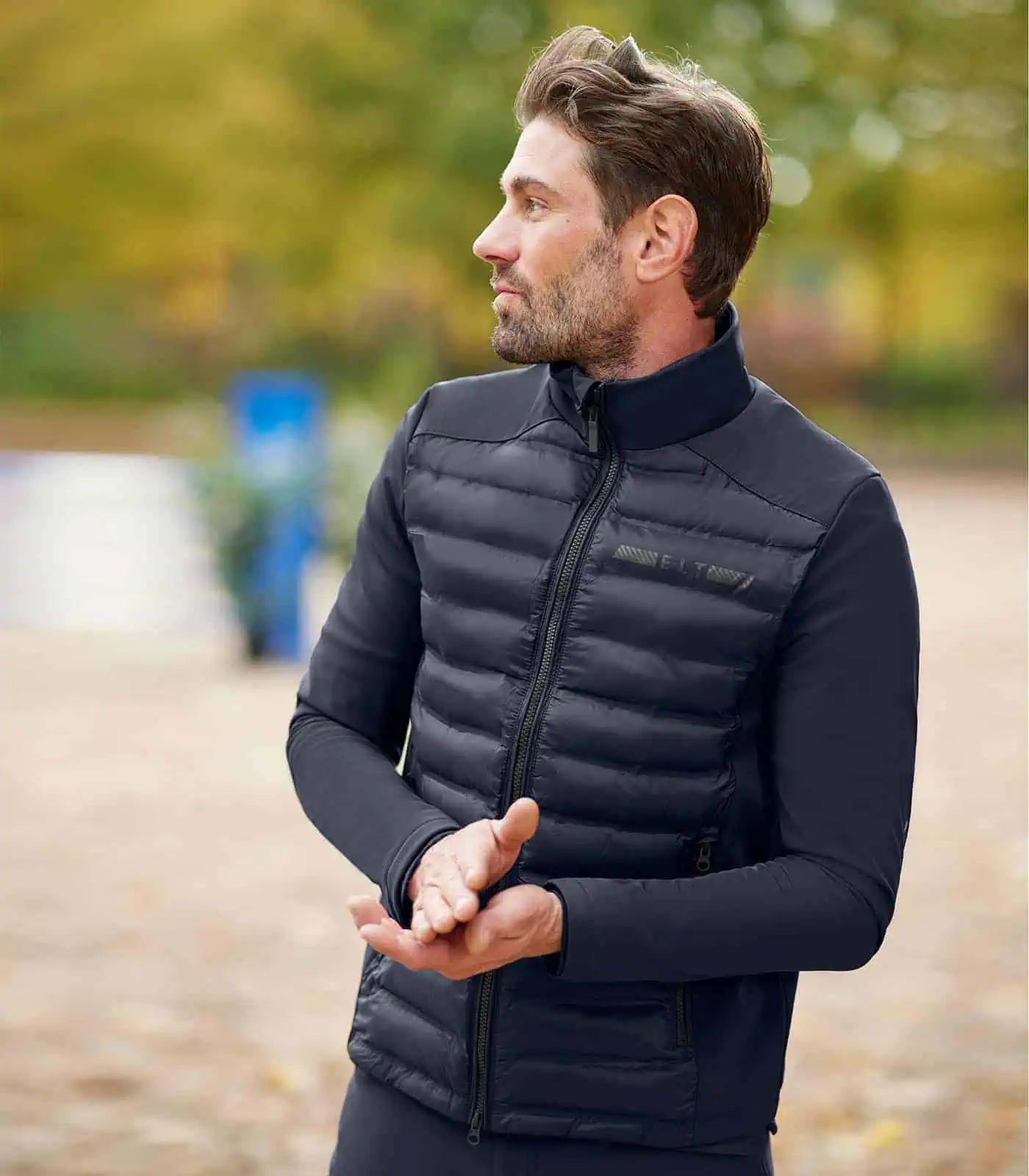 ELT Missouri Softshell-Mix Jacka Herr, djupblå, vindtät, i användning