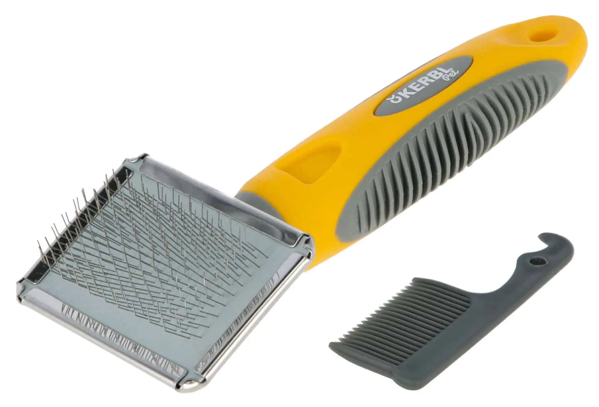 Kerbl Small Soft Wire Comb for Rodents, 16 x 6 cm, incl. Cleaning Comb, what's included