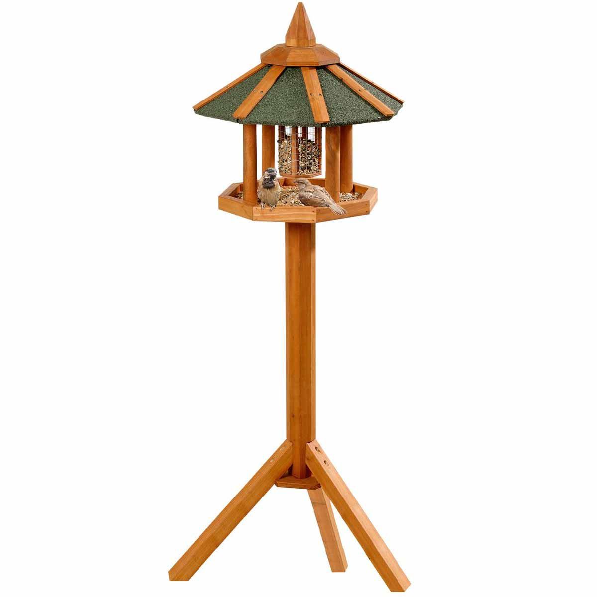 Maison d'oiseaux rivière sauvage