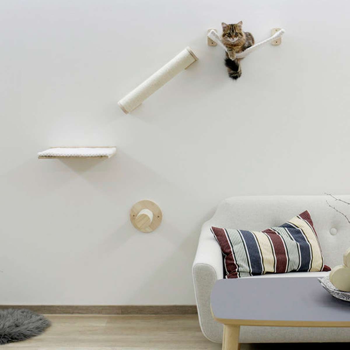 Kerbl Katzen Kletterwand Alps, 4-teilig, Massivholz, im Einsatz, im Wohnraum