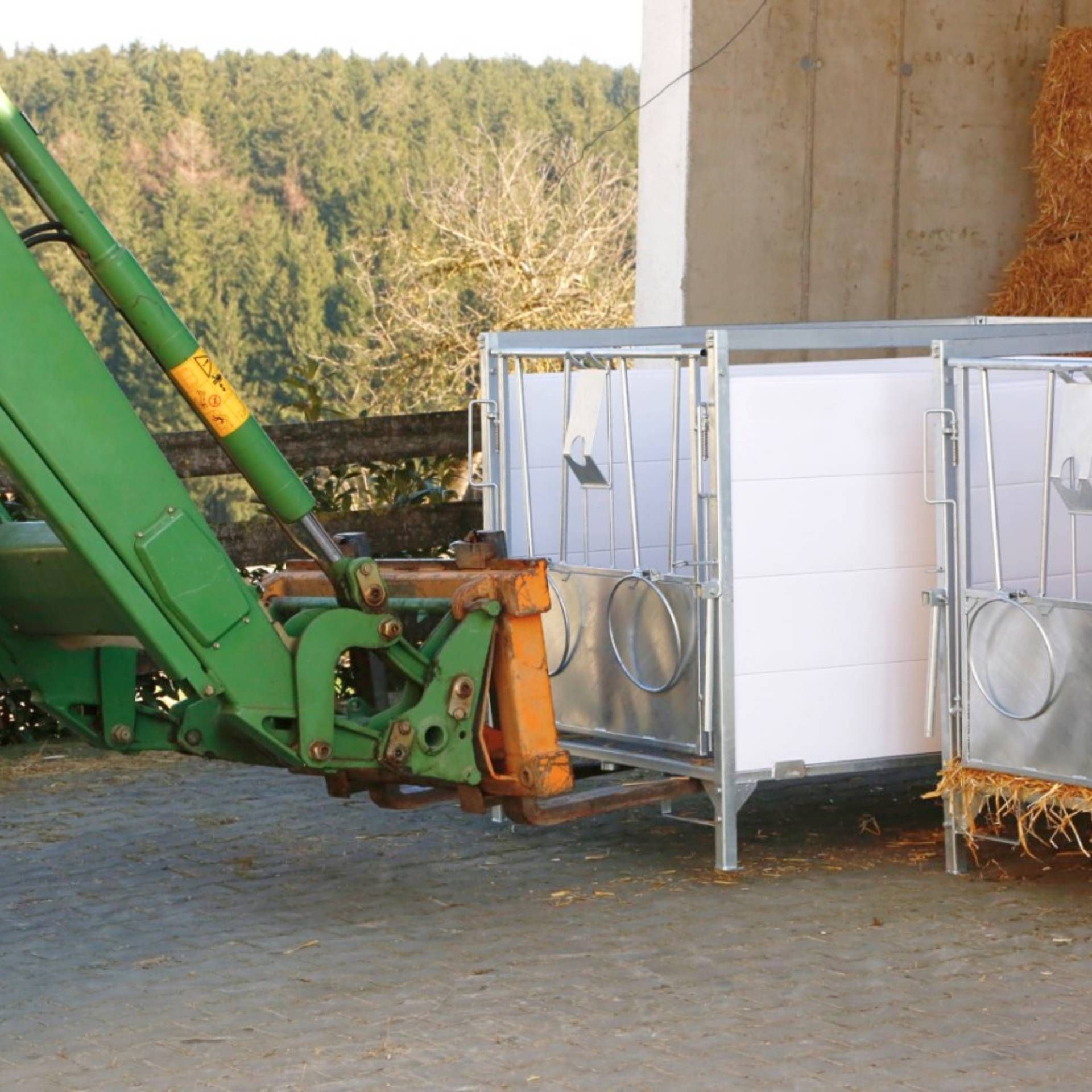 Traktor, Grüne Maschine, Laderarm, Metallstall, Landwirtschaftliche Ausrüstung