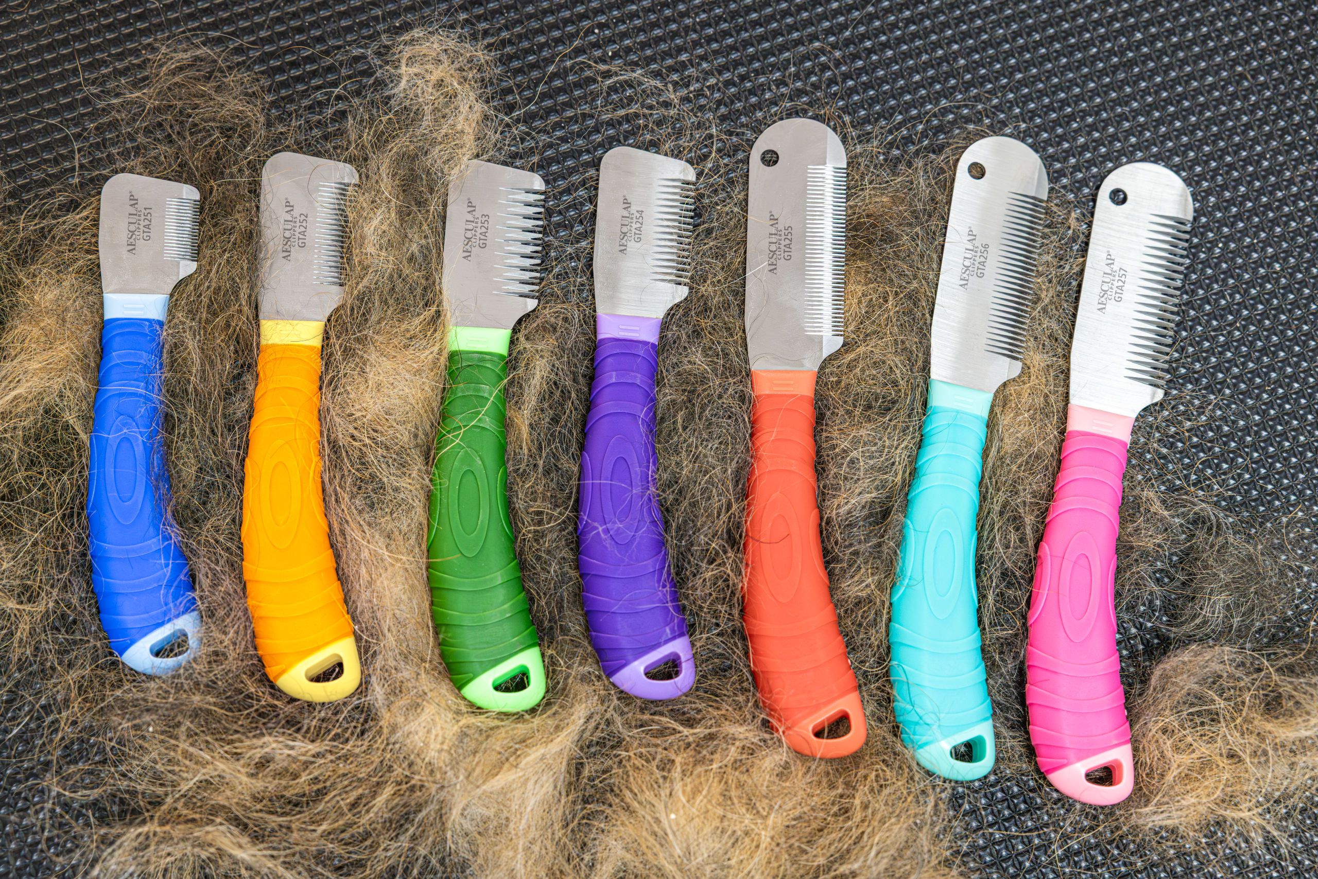 Aesculap Trimmmesser Hund für Unterfell und Drahthaar, Set 7-teilig mit Etui