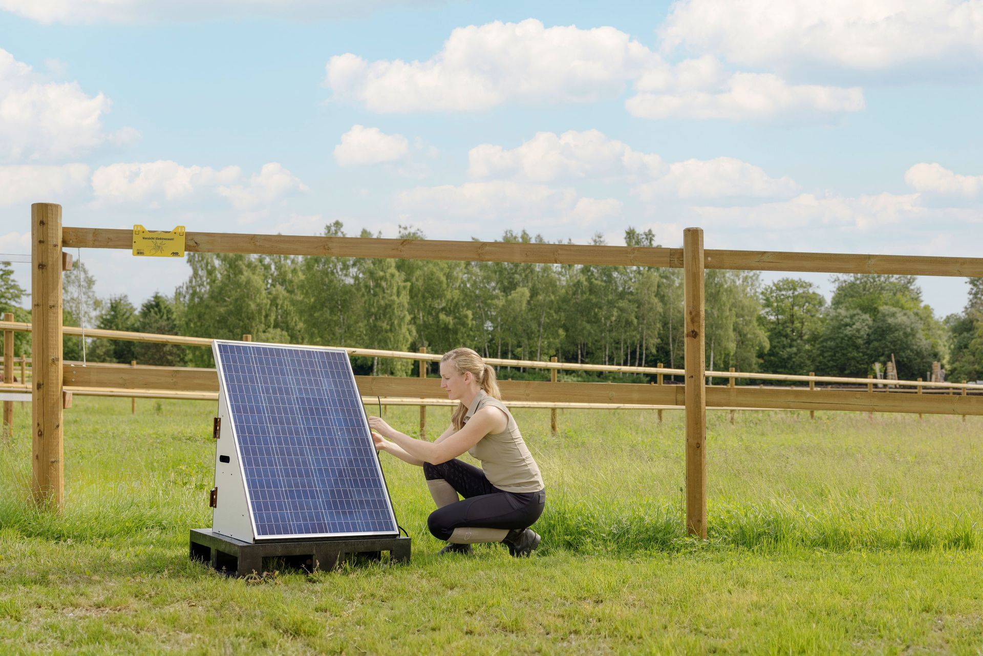 AKO SolarStation L Electric Fence Energizer Complete Set, Solar, 12 V, in use, in the paddock