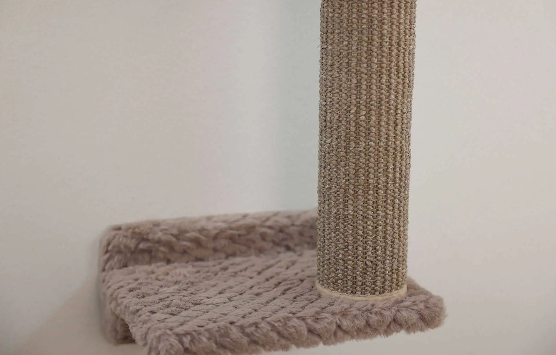 Kerbl Climbing Wall Monte Alpi for Cats, 4-Piece, with Cozy Bed, detail view