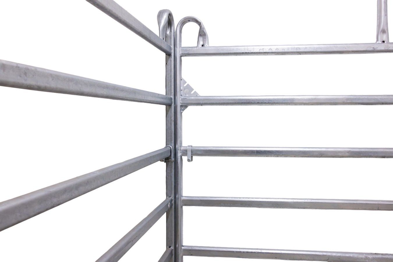 Kerbl Connecteur d'angle pour panneaux de prairie, 90° galvanisé, en utilisation