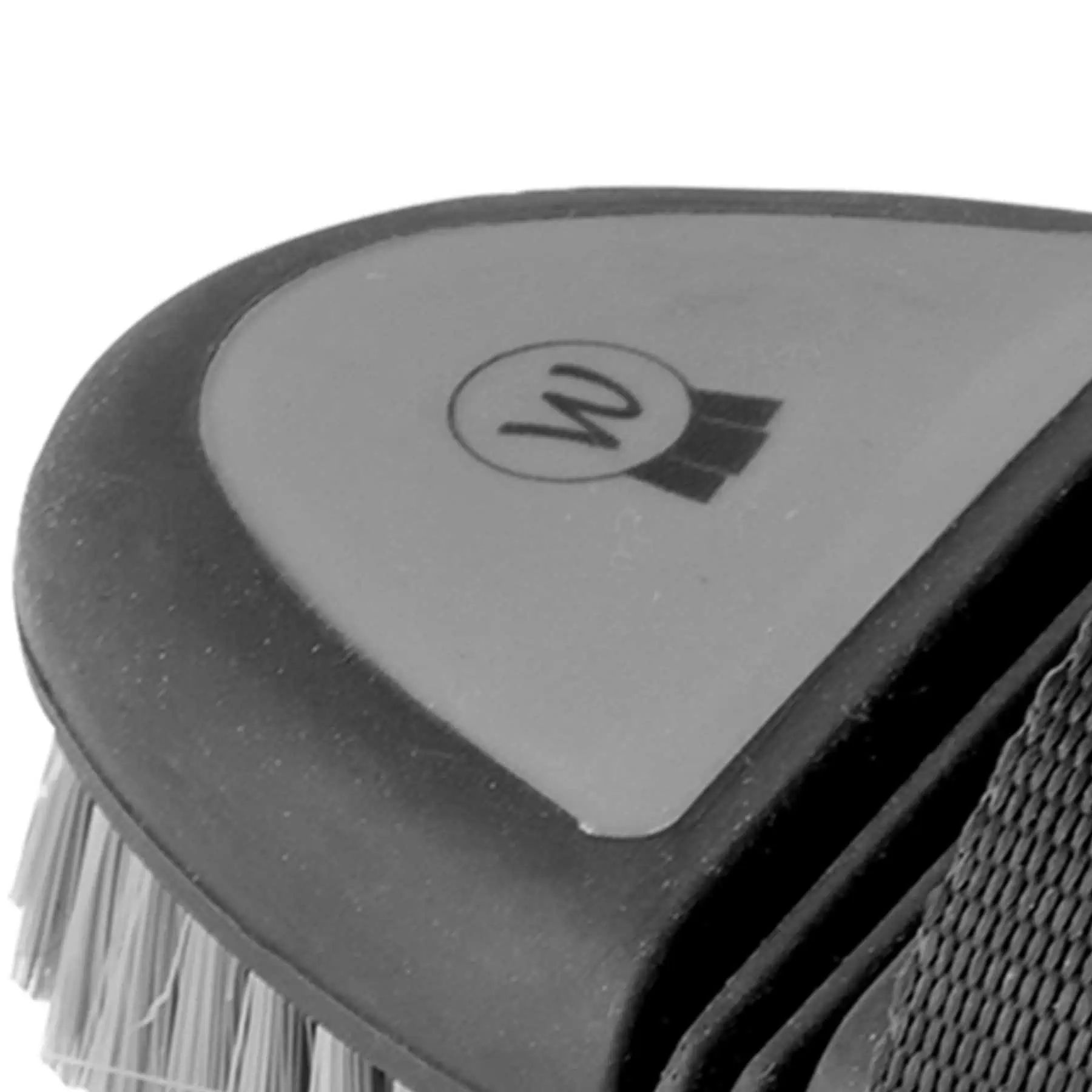 Waldhausen Flex Kardätsche, weiche Synthetikborsten, biegsamer Rücken, Detailansicht, Logo