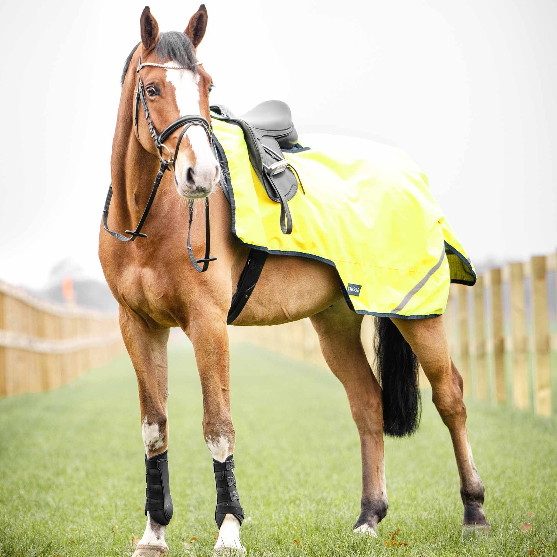 Couvre-reins BUSSE SHINE 100 - imperméable réfléchissant, en utilisation