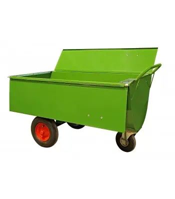 Futterwagen Typ 600 LS mit Deckel und Mineralbehälter