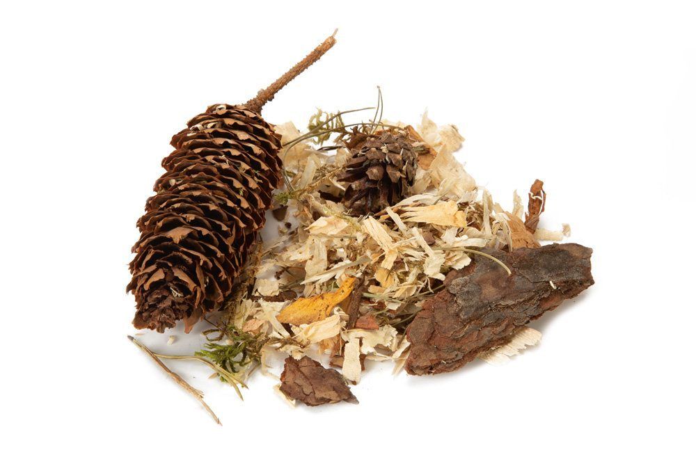 Beeztees Forest Bedding, pine needles, cones and bark in detail