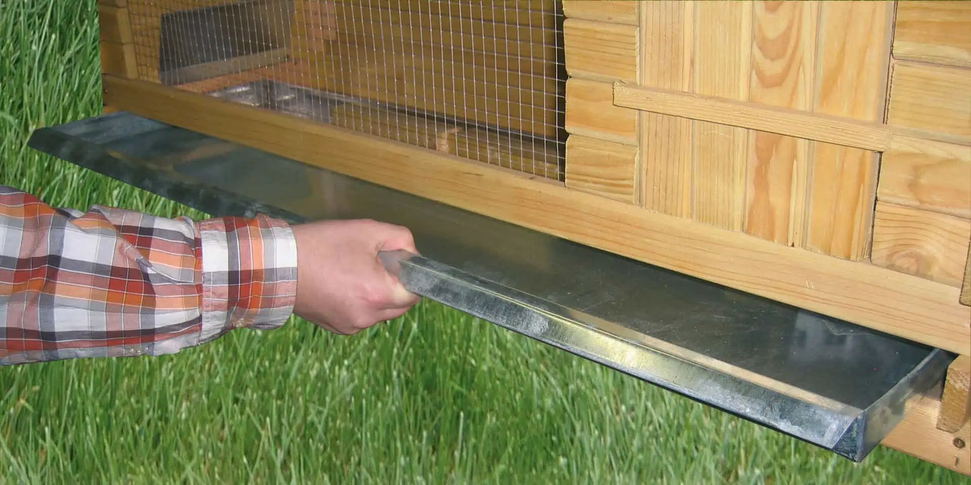 Kerbl Rabbit Hutch Alfred, Rodent House 116 x 45 x 62 cm, detail view, held in hand