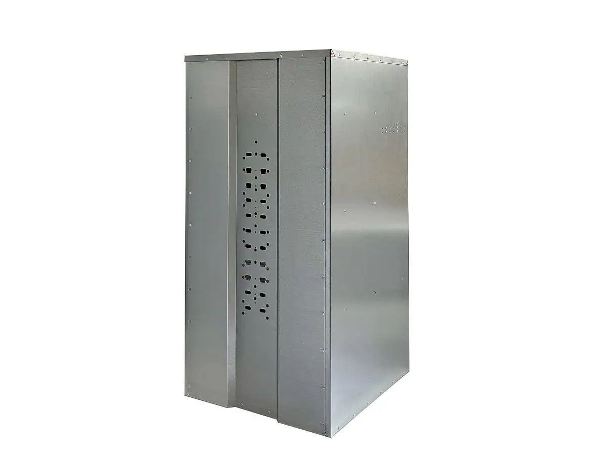 Growi Sattelschrank Englisch, robustes Metall mit Sattel- & Trensenhaltern, Seitenansicht