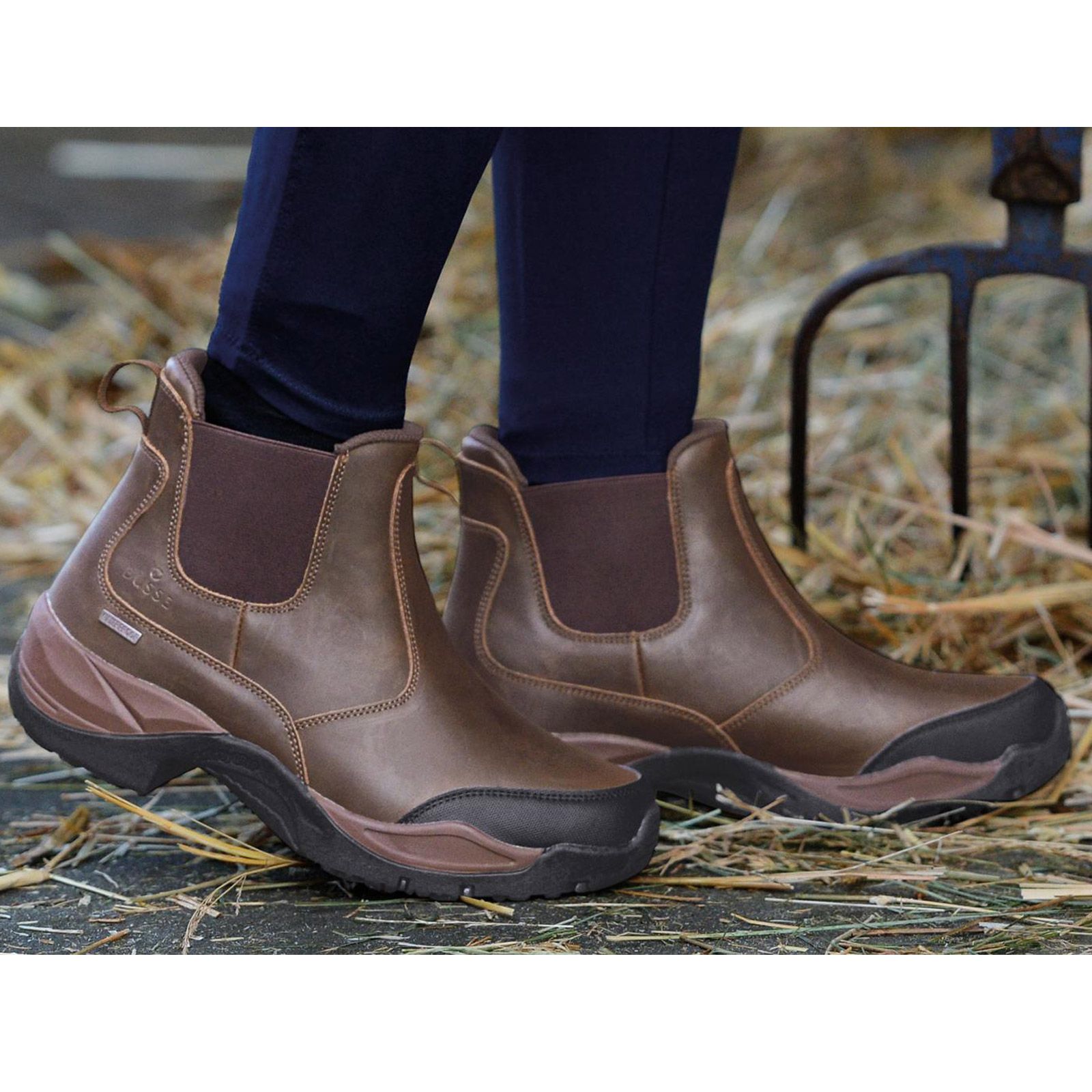 BUSSE Jodhpur-Stiefelette ATLANTA, Reitstiefelette Leder braun, im Einsatz, im Stall