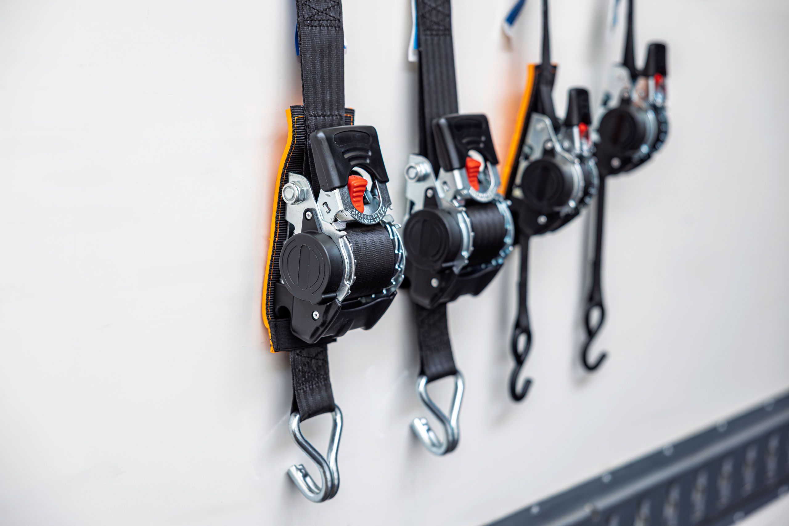 fulcrum, pulleys, ratchet, strap, hook