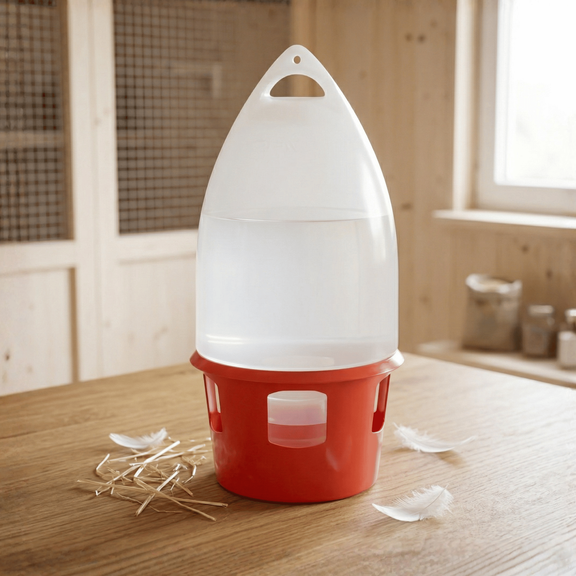 Vogelfutterspender, Plastikflasche, roter Sockel, Aufhängevorrichtung, Futterspender