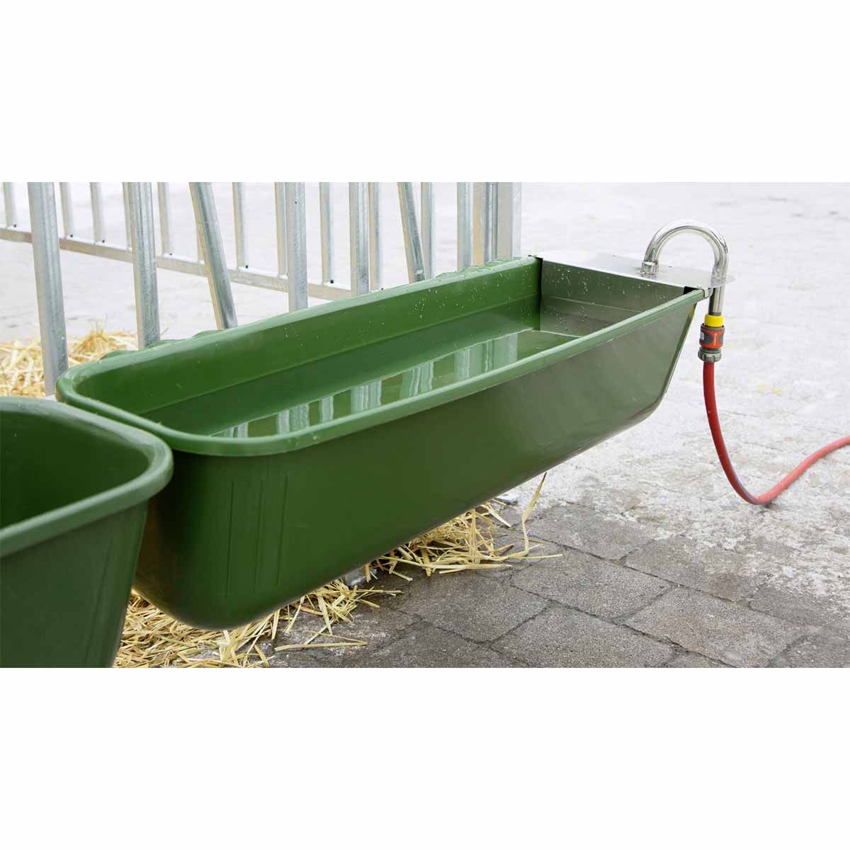 Kerbl Langfuttertrog mit Schwimmerventil, 42 Liter, im Einsatz