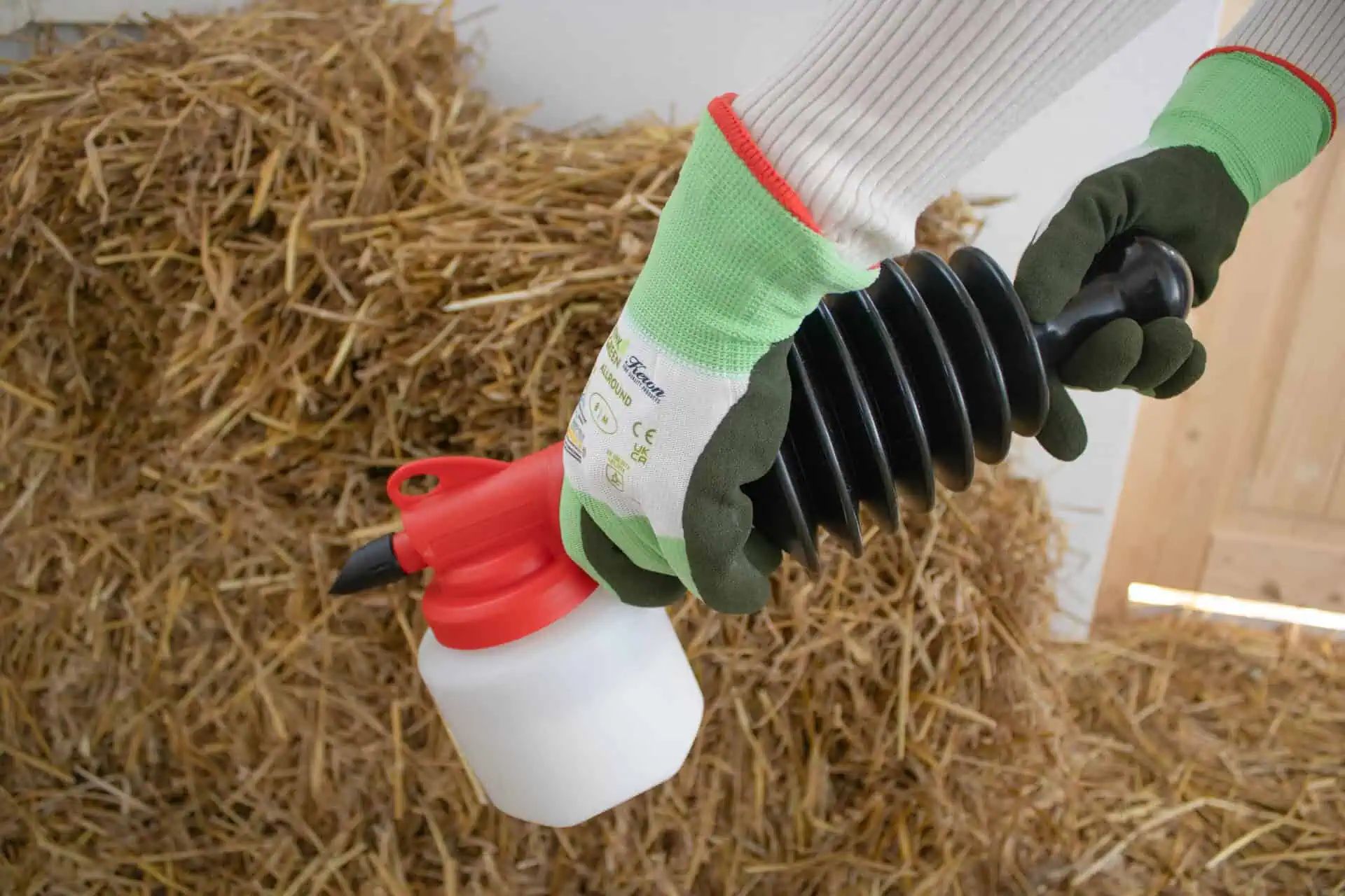 CIT Powder Sprayer 500 ml with 5 Nozzles & Extension, in use, held in hand