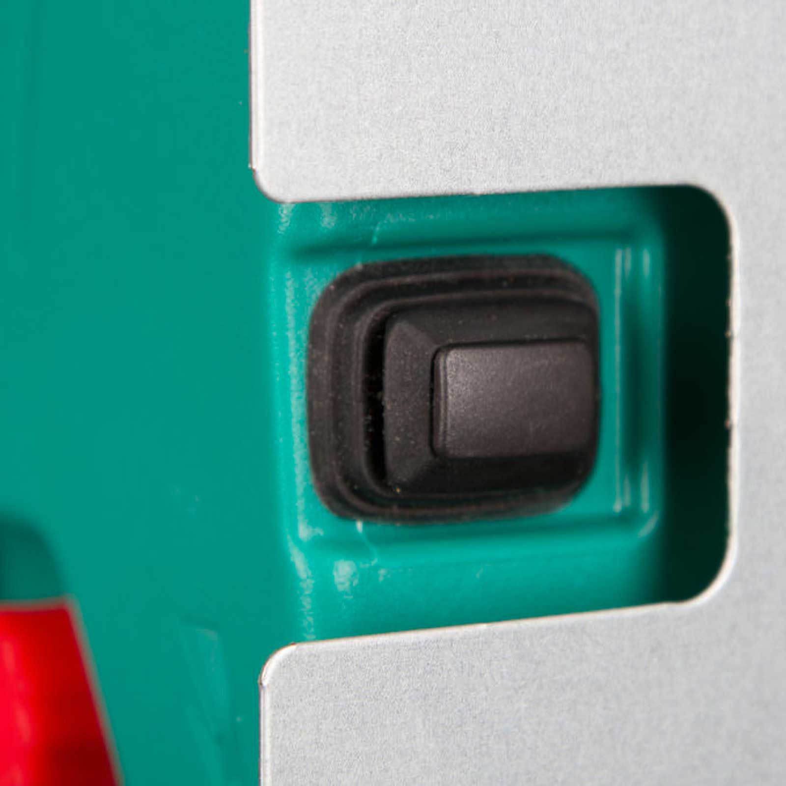 AKO Savanne 2000 elstängselaggregat med metallbox, 3,2 joule, detaljbild, brytare