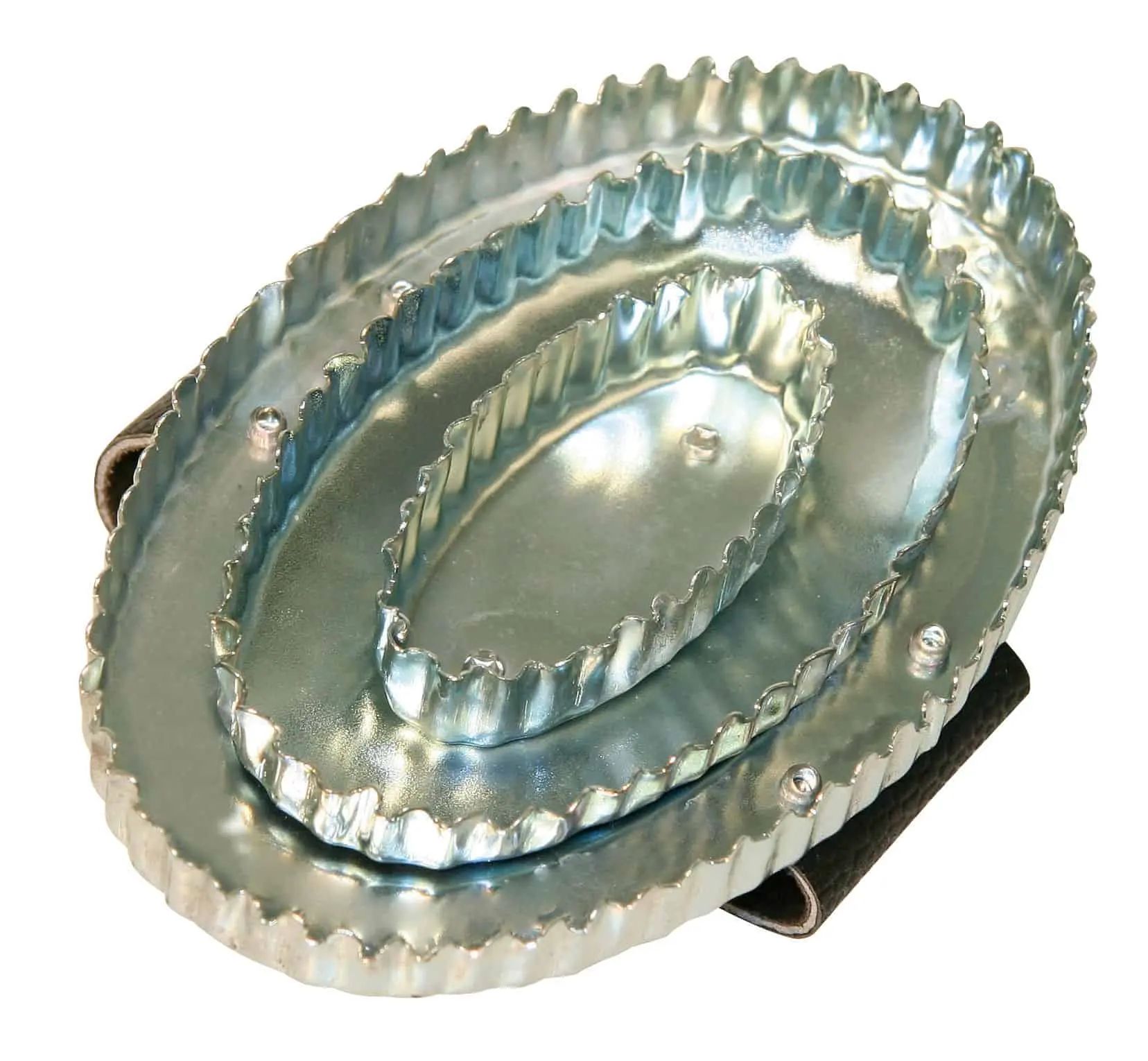 Kerbl Reformstriegel oval verzinkt, mit Lederschlaufe, 16,5 x 11 cm