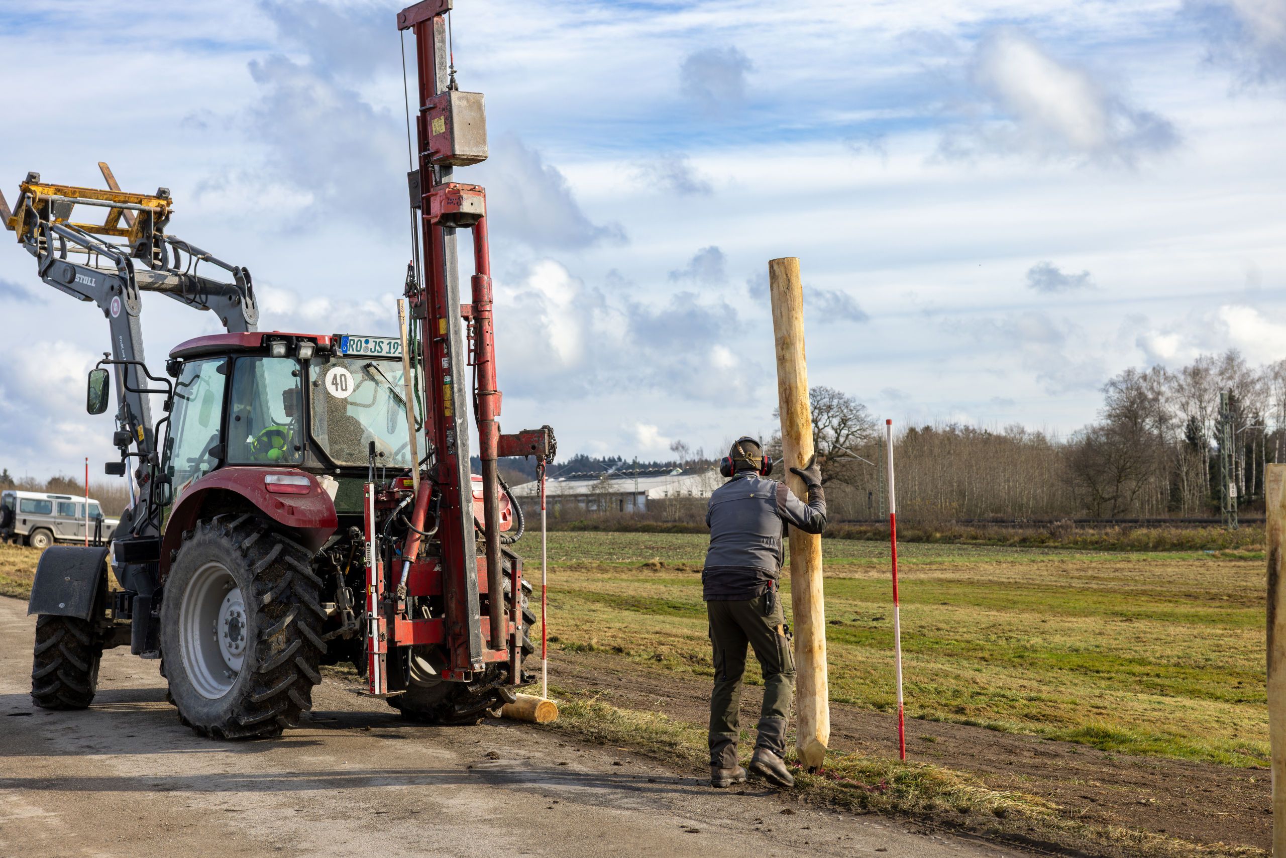 Traktor, Holzpfosten, Baustelle, Bau- Maschine, Arbeiter