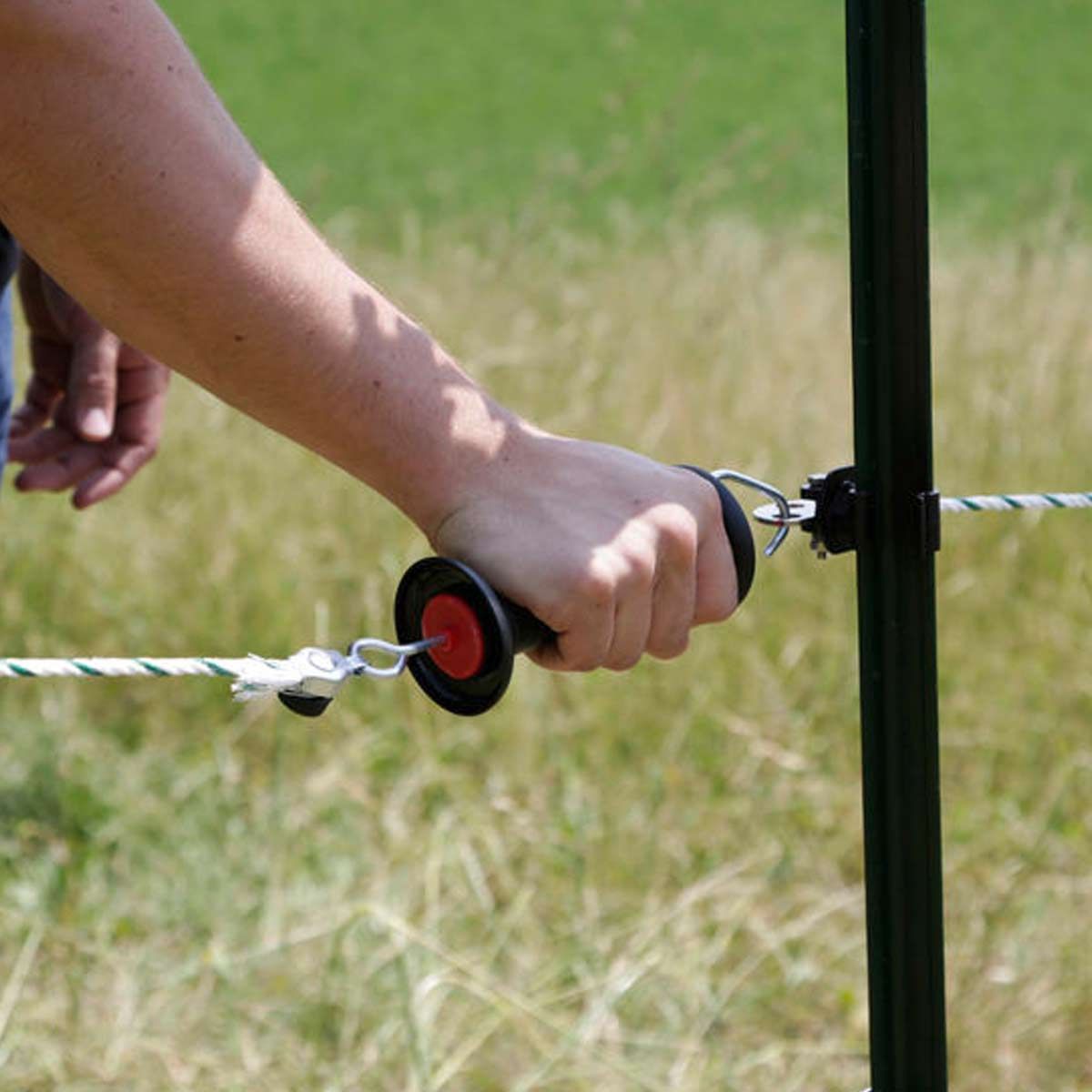 5 x Agrarzone Gate handle black, with hookand rope/wire connector, in use, handle