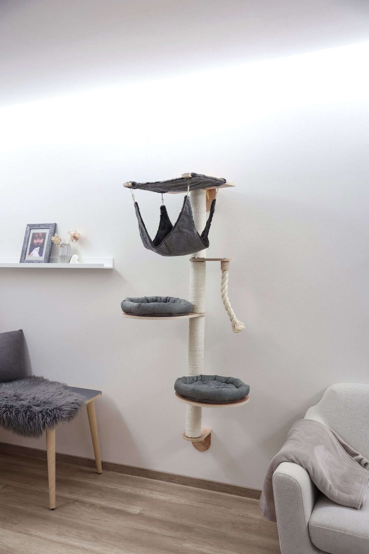 Kerbl Zgâriitor de perete pentru pisici Dolomit 2.0 Tofana 160cm, în utilizare, în interior