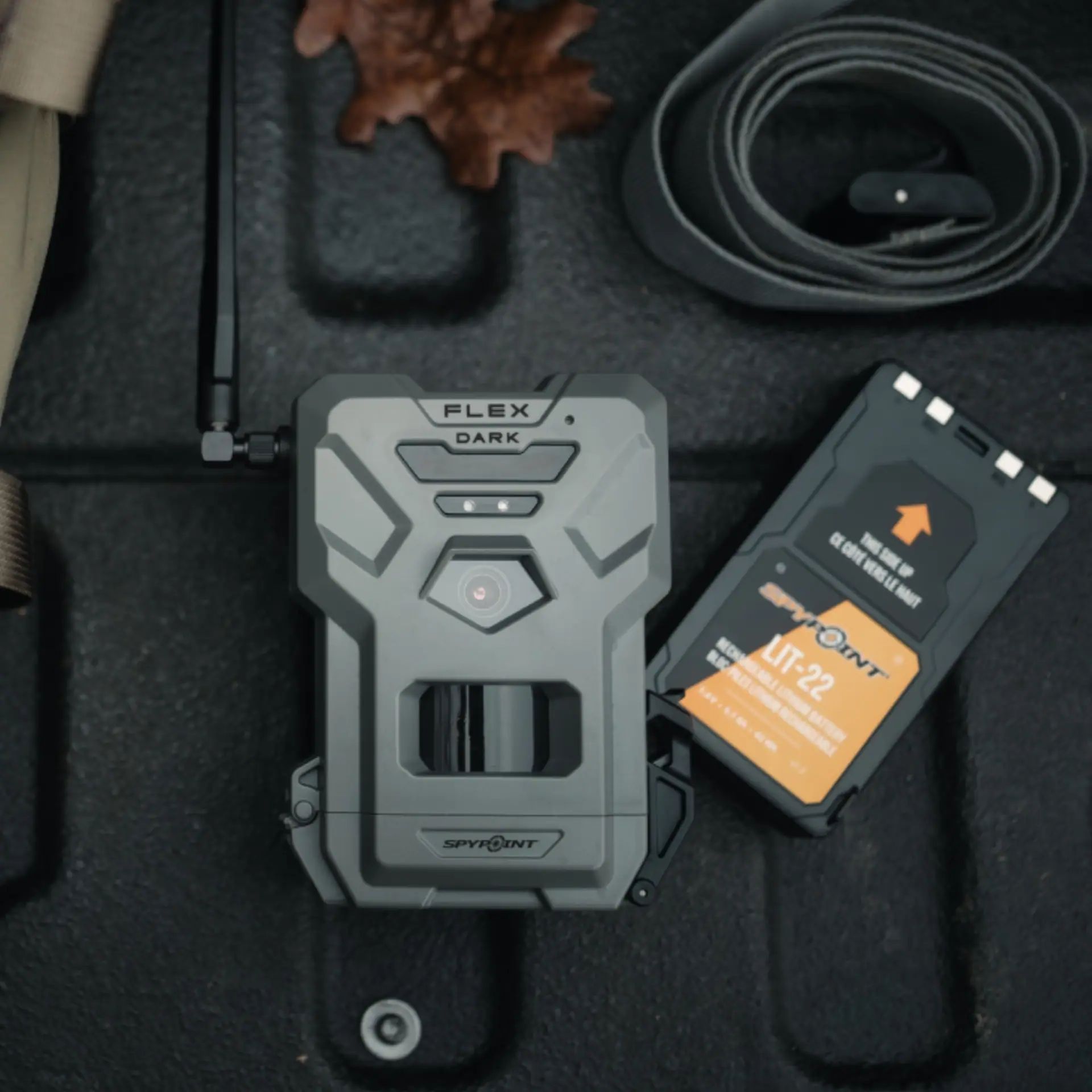SPYPOINT Wildkamera FLEX-DARK mit Mobilfunk, 40 MP, Lieferumfang