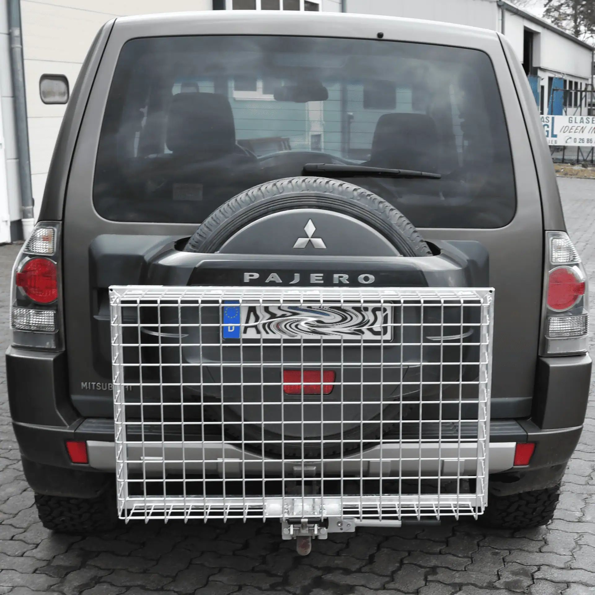 Heck-Pack Hochklappvorrichtung für Hecktransporter, Edelstahl, im Einsatz