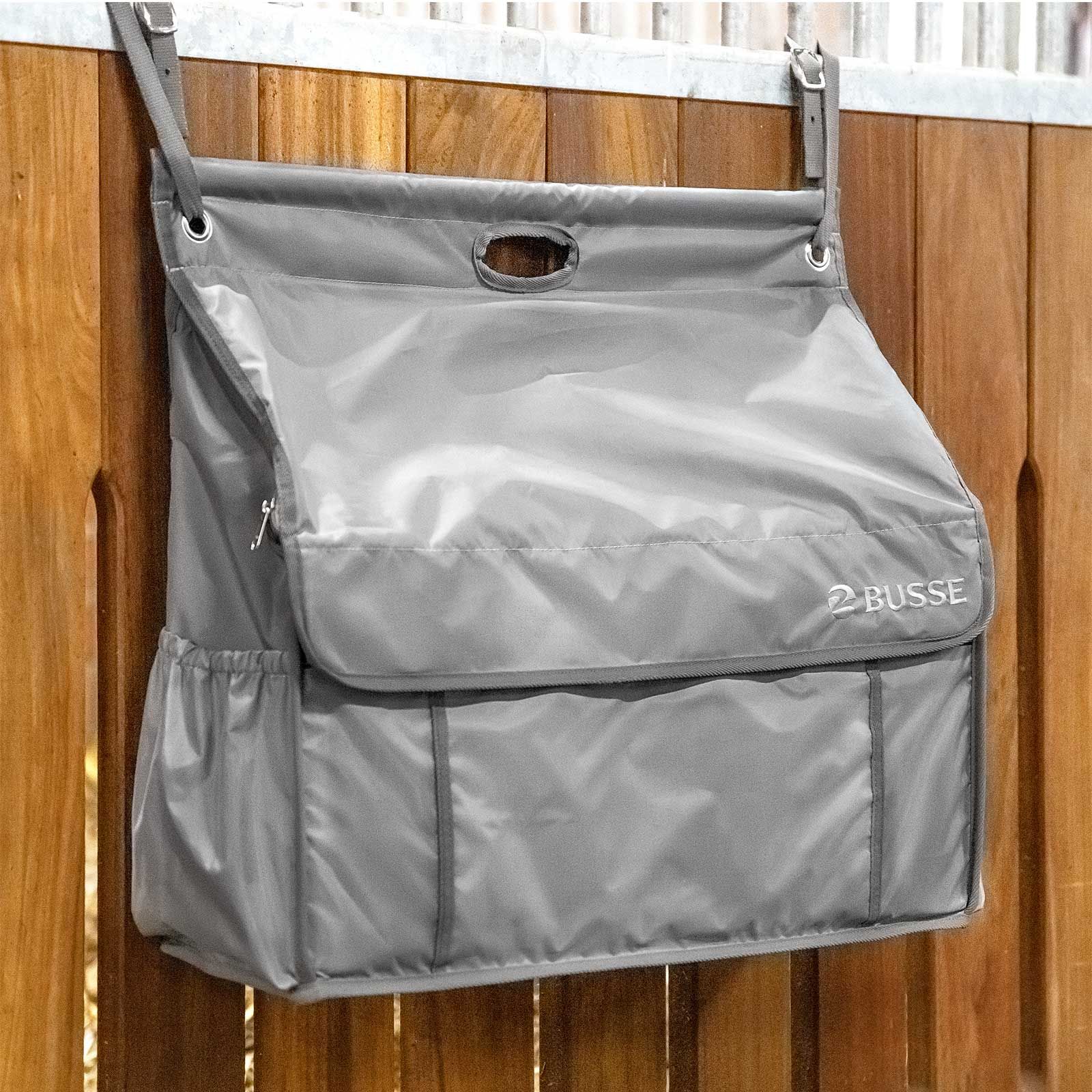 BUSSE Boxentasche RIO für Pferdezubehör, 68x20x60 cm, im Einsatz, Tasche