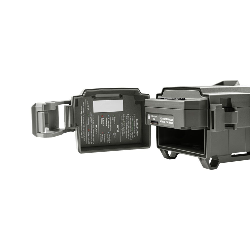 SPYPOINT FLEX E-36 Wildkamera geöffnet mit Batteriemagazin