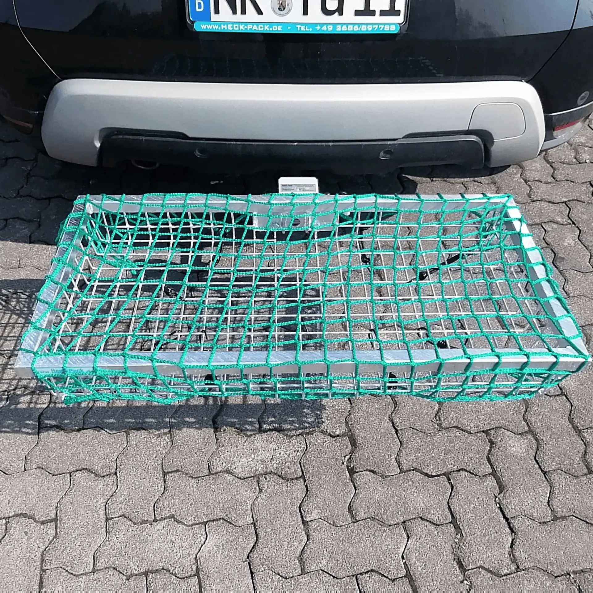 Heck-Pack Cover Net for Rear Carriers, Hard-Wearing Nylon, in use