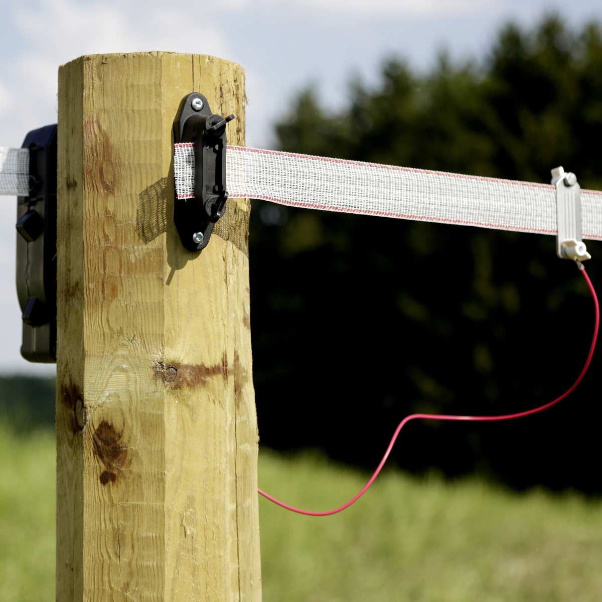 6x Corner and distance insulator, in use
