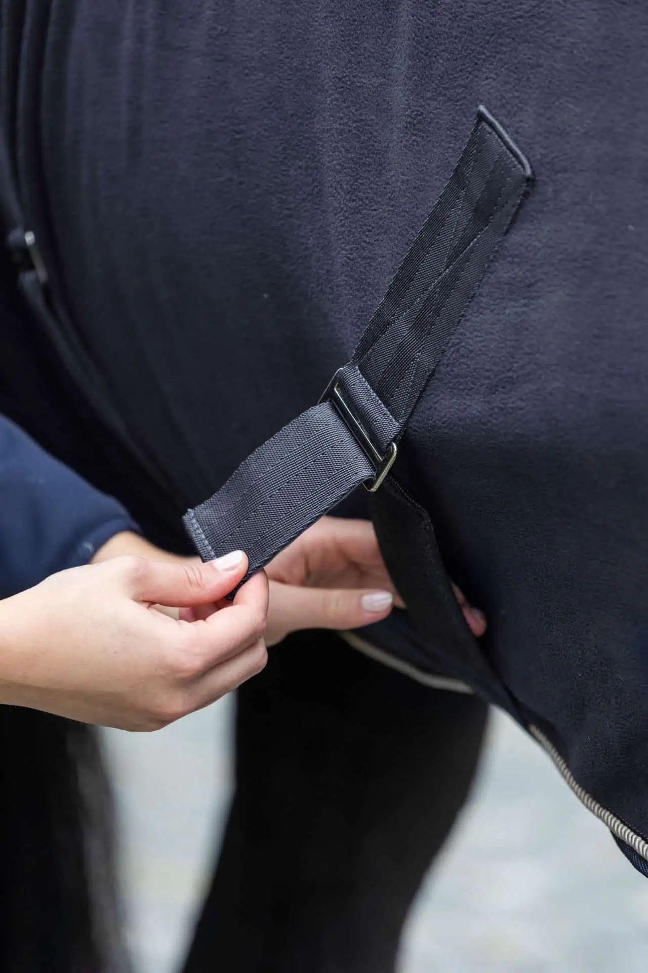 Covalliero Pătură Fleece RugBe Royal, Pătură Antitranspirație cu Guler Teddy, detaliu, închidere