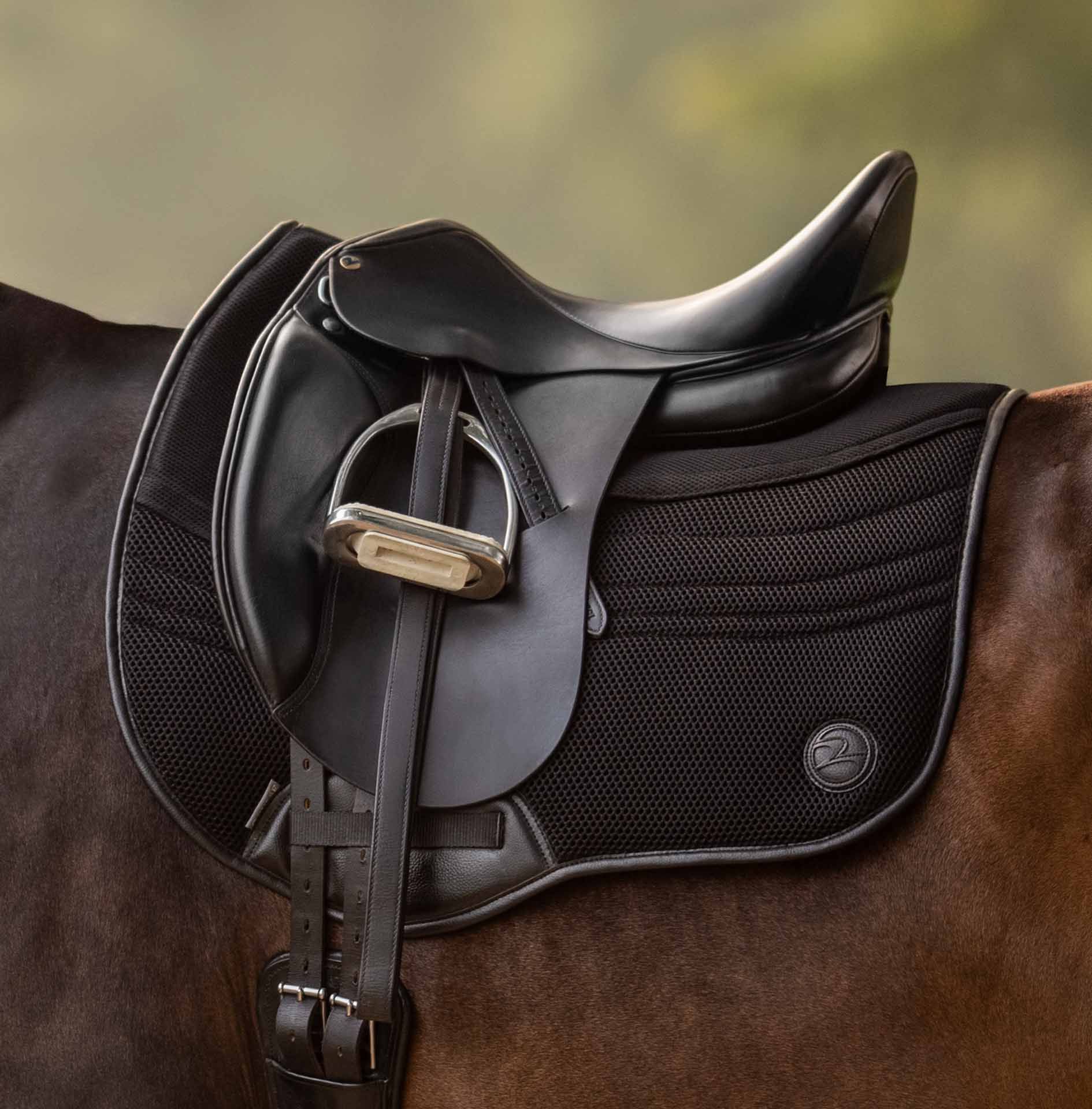 BUSSE Schabracke 3D AIR EFFECT FLEXI mit Korrektur-Sattelpad, im Einsatz