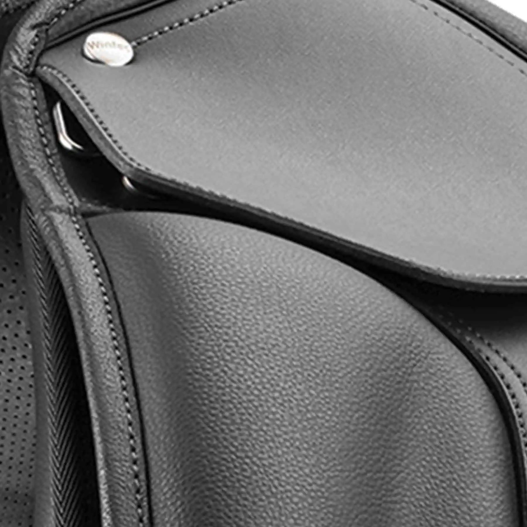 Wintec 500 Dressursattel weit, HART-Technologie für breite Pferde, Detailansicht, Naht