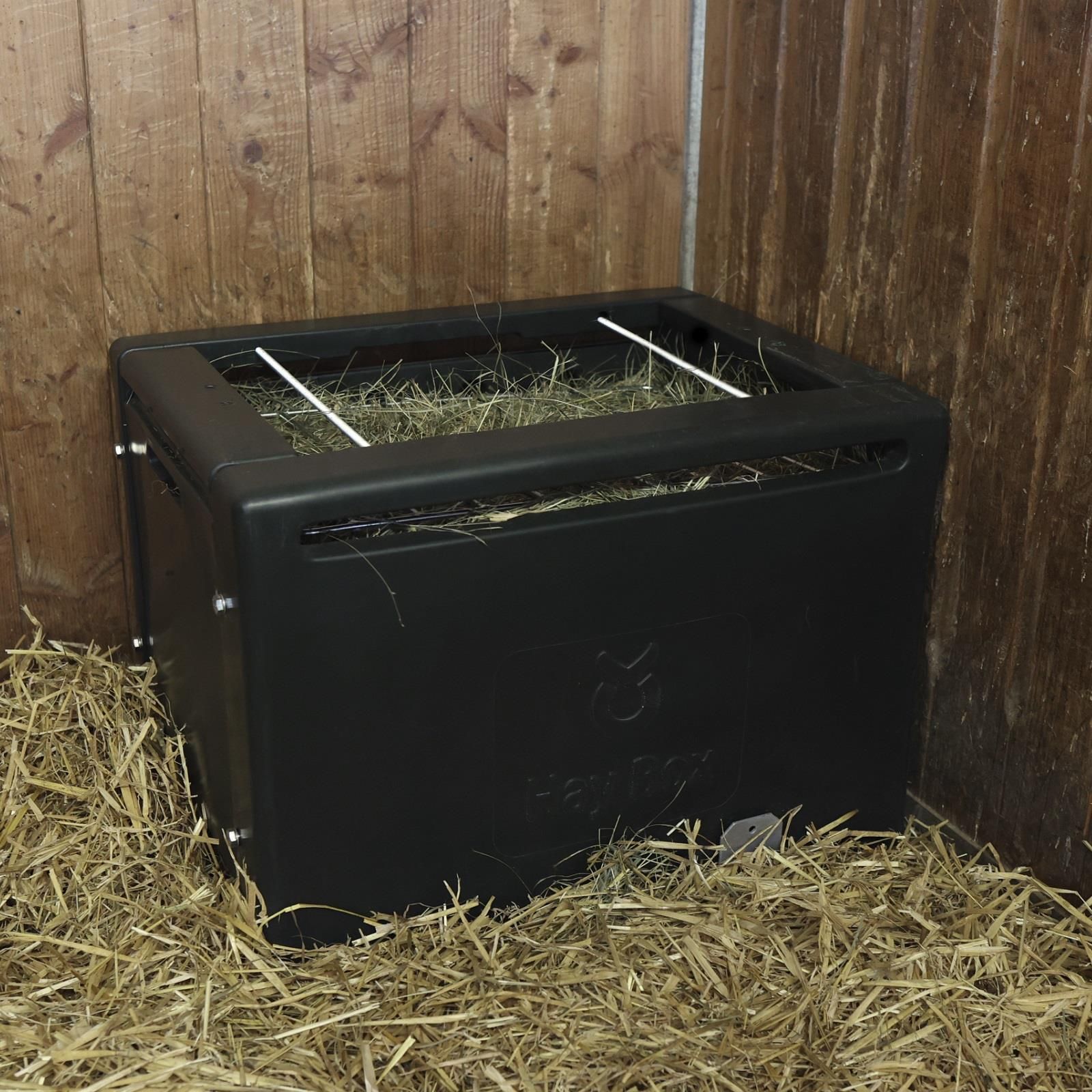 Kerbl Heubox HayBox mit Metallgitter für Pferde, staubarm, ca. 8-10 kg Heu, im Einsatz, im Stall