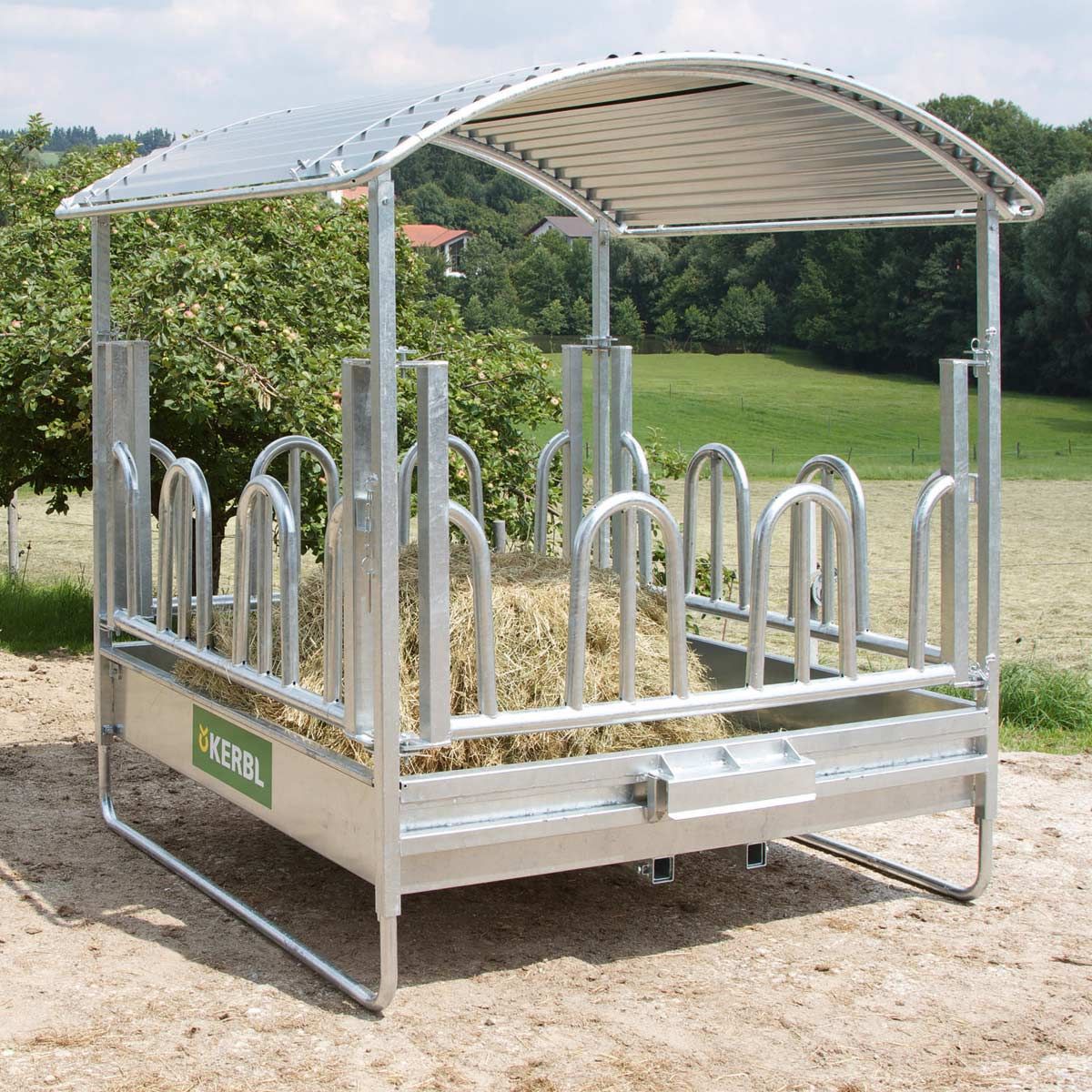 Râtelier carré avec arceaux et cornadis d'alimentation 2 x 2 m