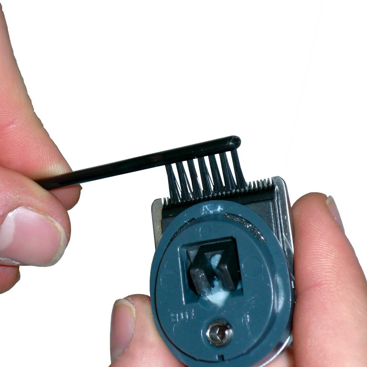 Aesculap Isis Cordless Clipper, Precision Dog Trimmer for Paws & Face, detail view, teeth