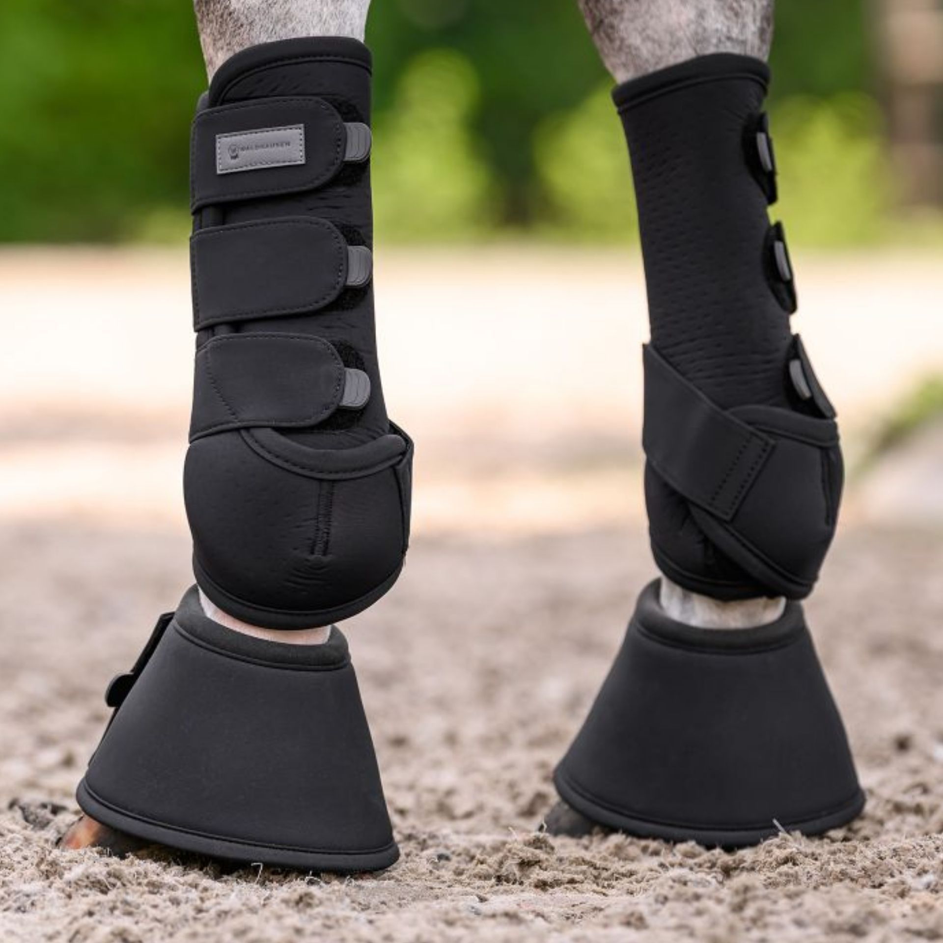 horse boots, leg protection, neg前, safety boot, stirrups?