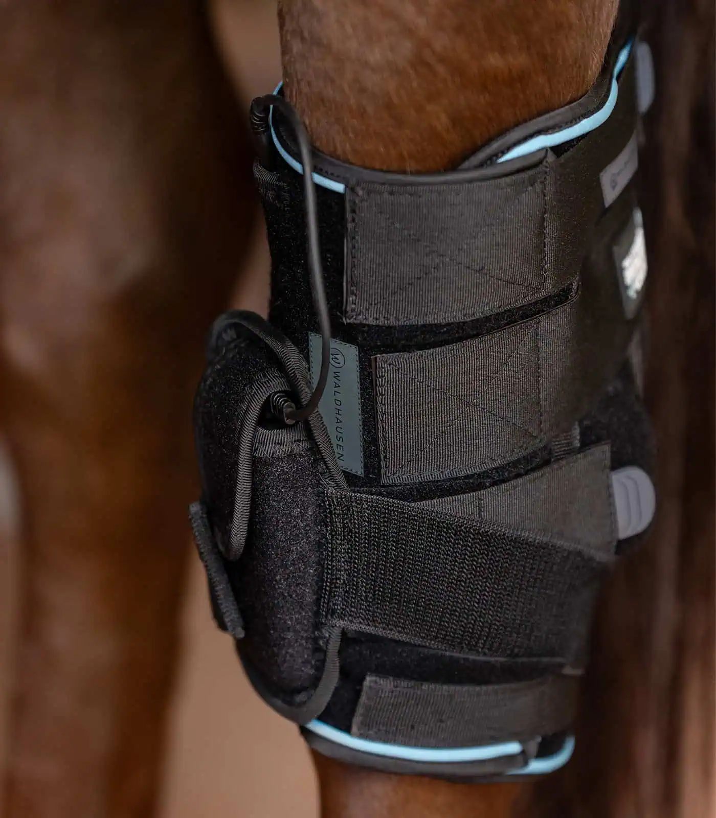 Waldhausen Health + Care Sprunggelenk Gamasche mit Vibration, Kühlung, Wärme, im Einsatz, Bein