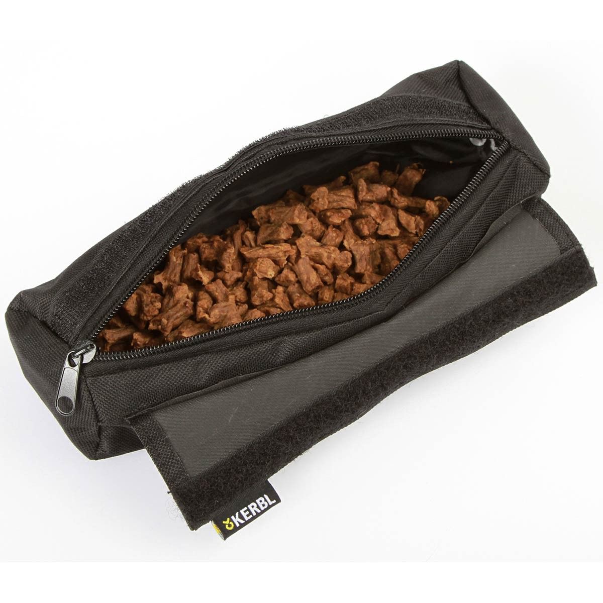 Kerbl Träningsdocka Snack Dummy som kan fyllas, svart, i användning