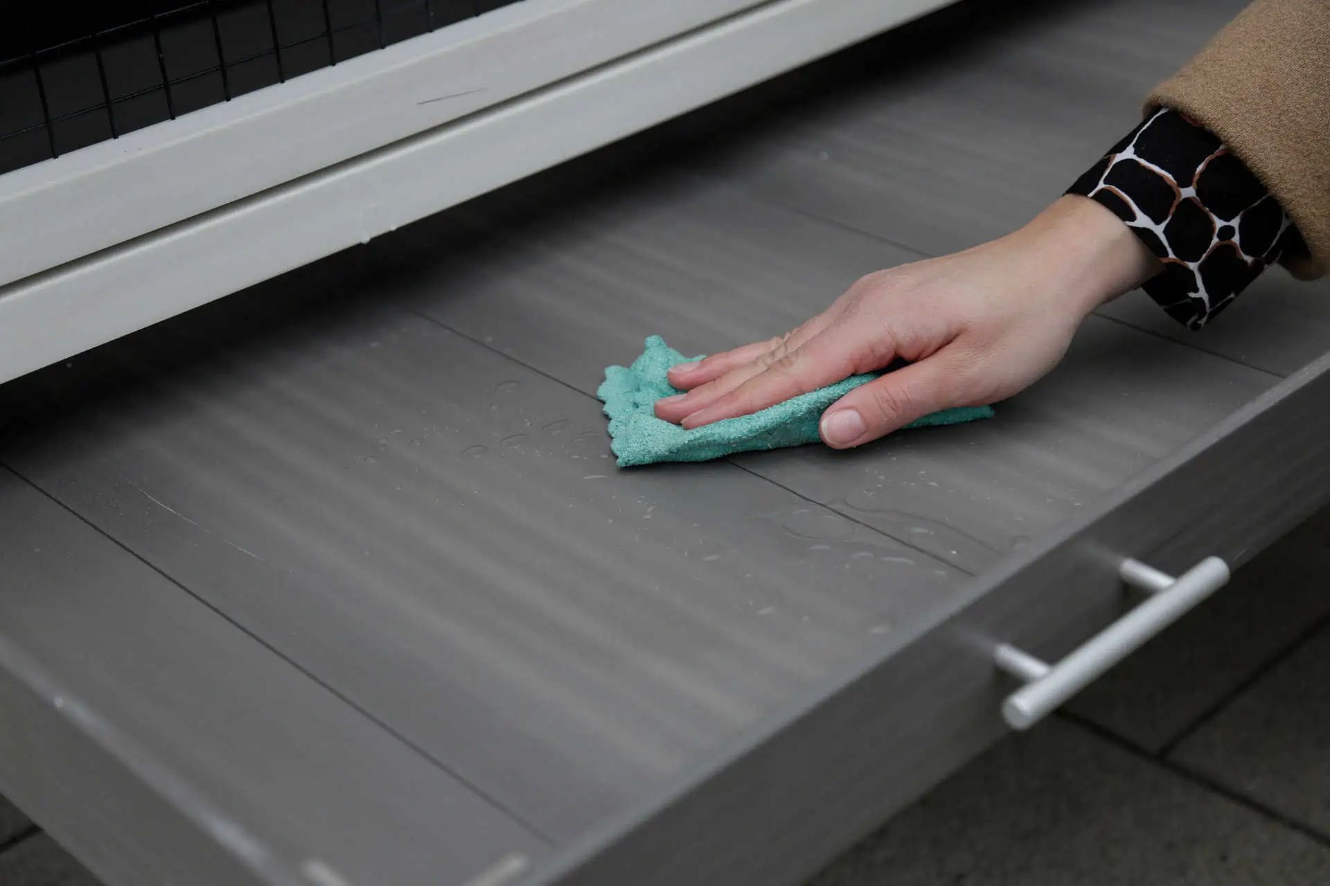 Kerbl ECO-Kunststoffstall Samy XL Kaninchenstall für Nager, 116x73x92 cm, im Einsatz
