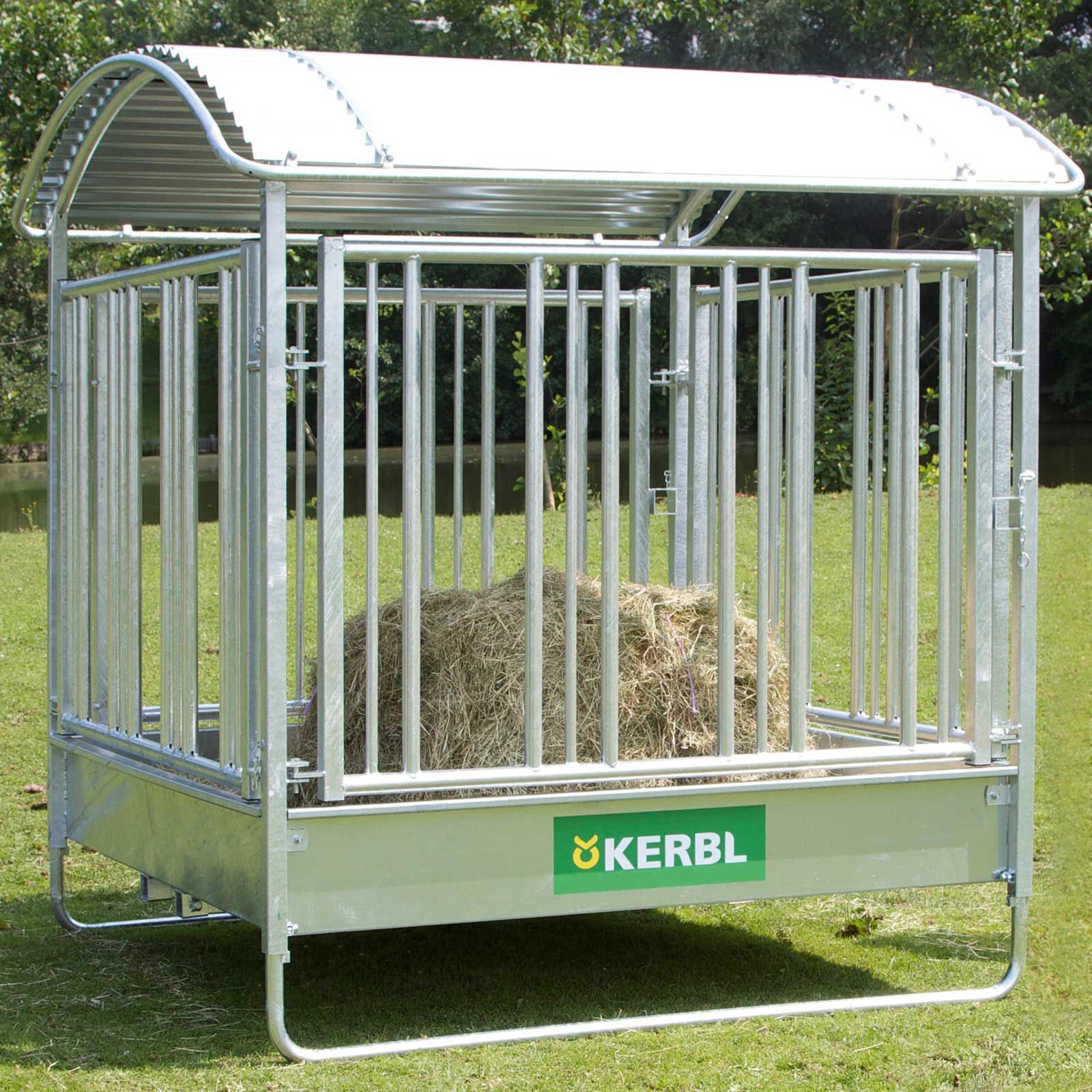 Kerbl Viereckraufe Sicherheitsfressgitter für Pferde, 2x2 m, im Einsatz